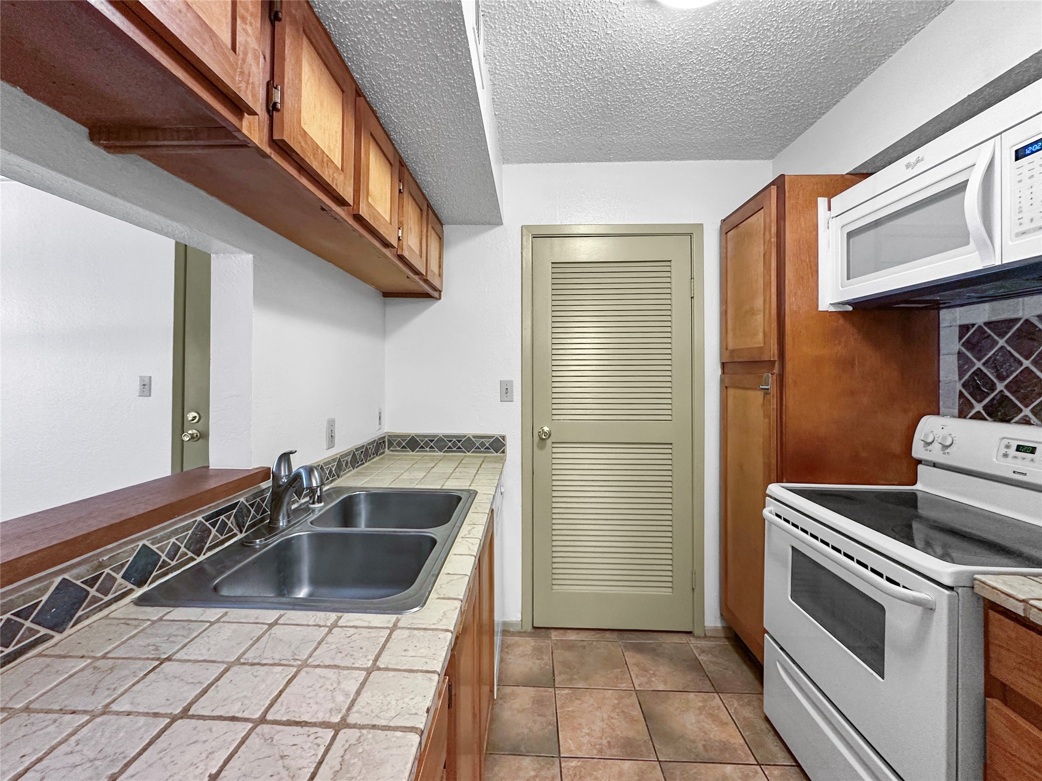 2501 Zia Road 104