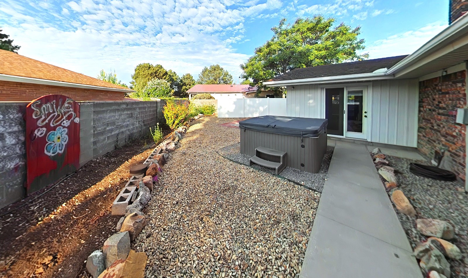 704 Meadow Ln