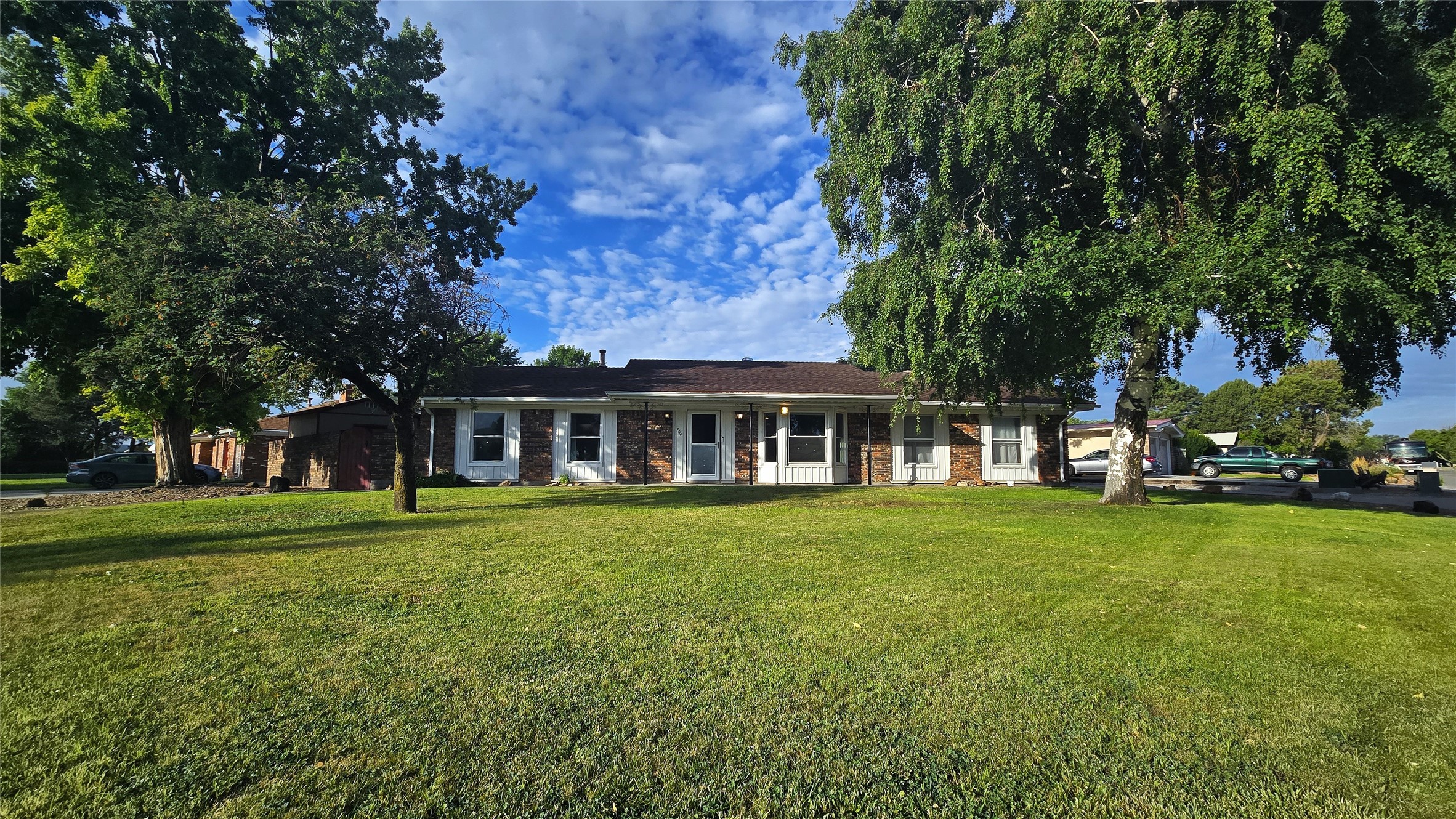 704 Meadow Ln