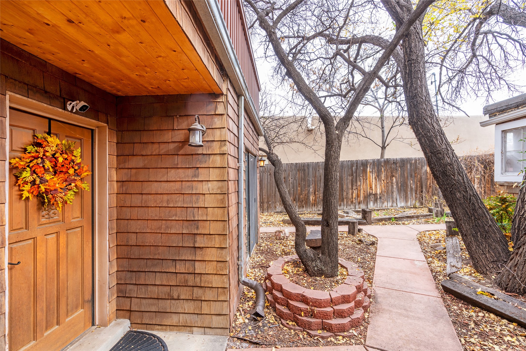 223 E Santa Fe C