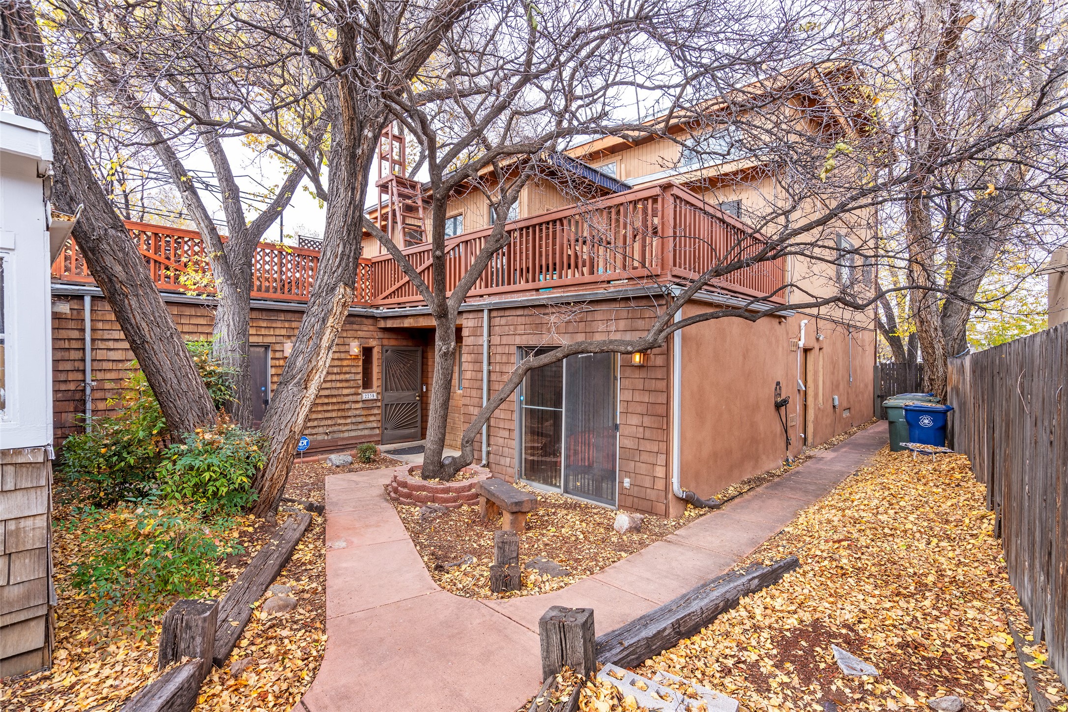 223 E Santa Fe C