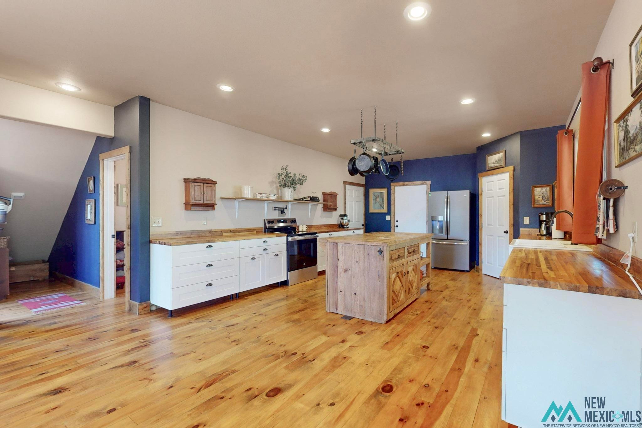 75 Roadrunner Road