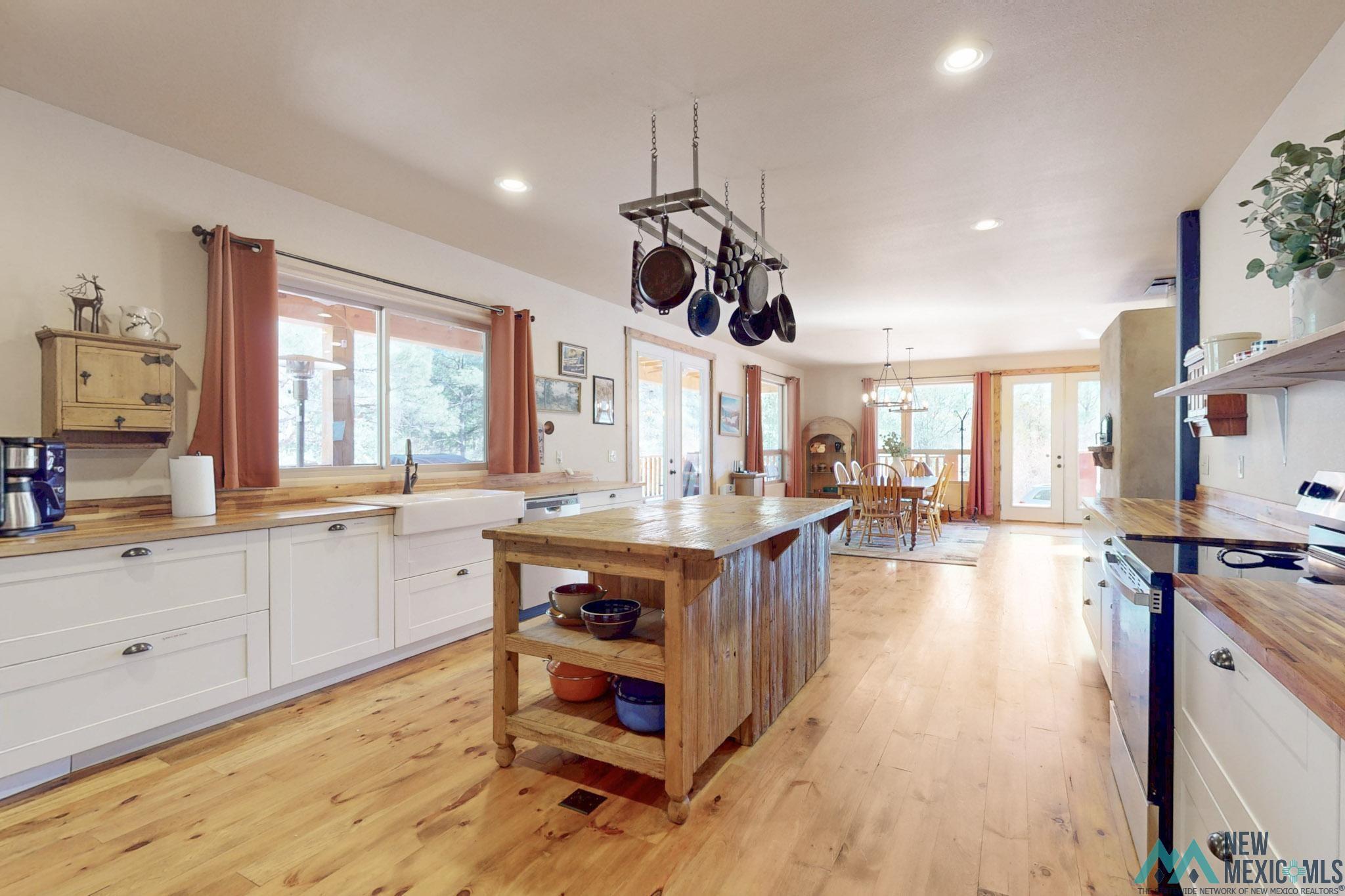75 Roadrunner Road