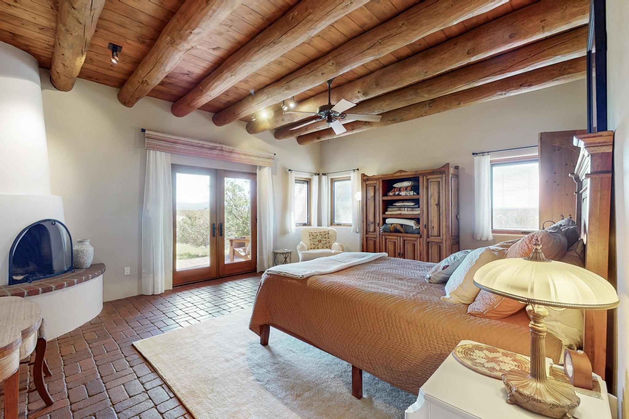 33 Black Canyon Road