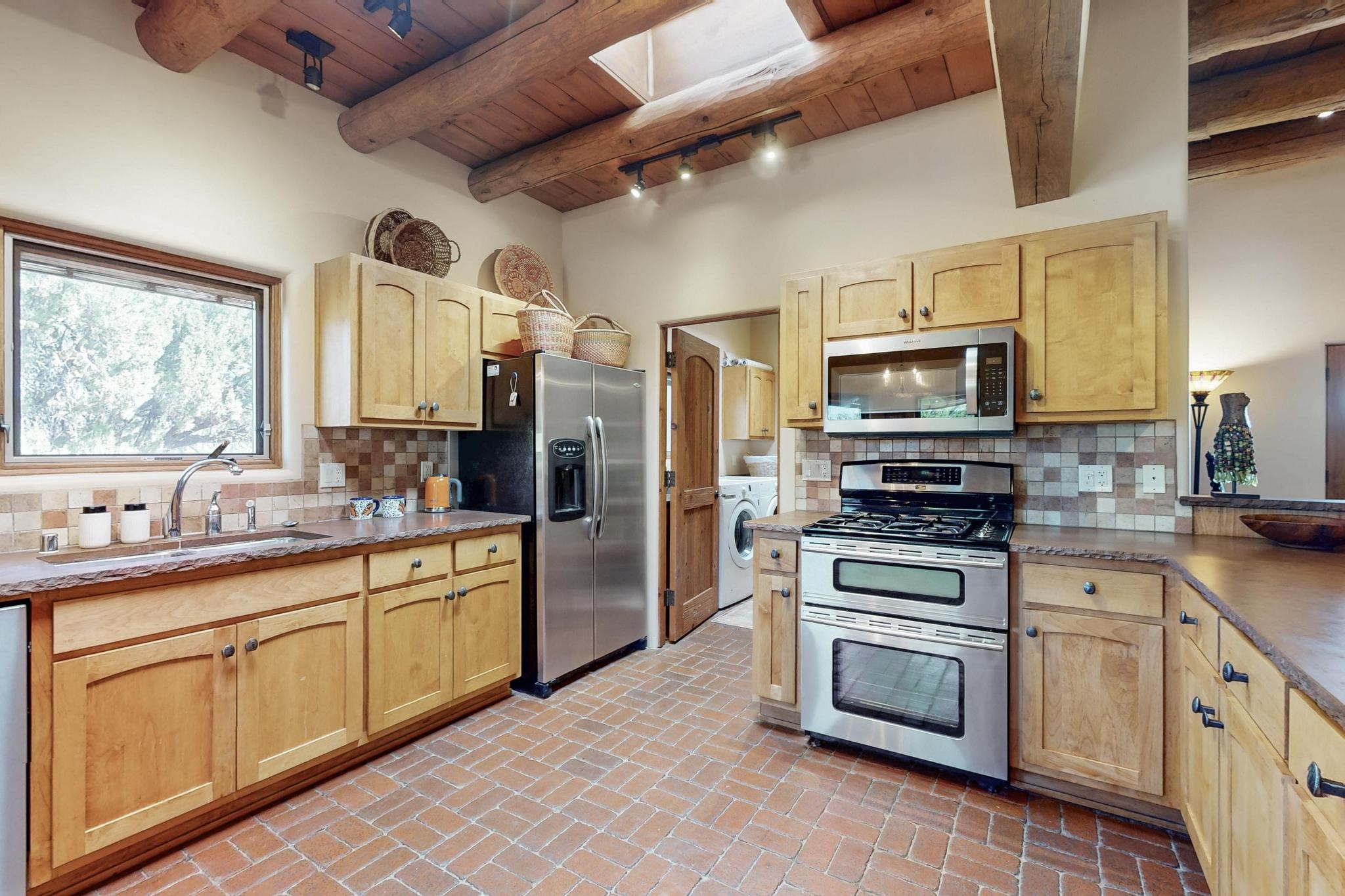 33 Black Canyon Road