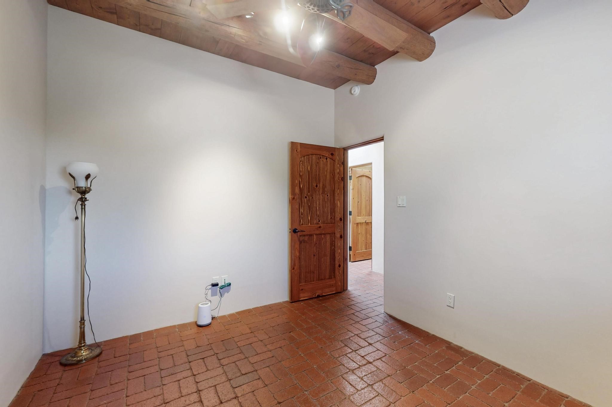 33 Black Canyon Road