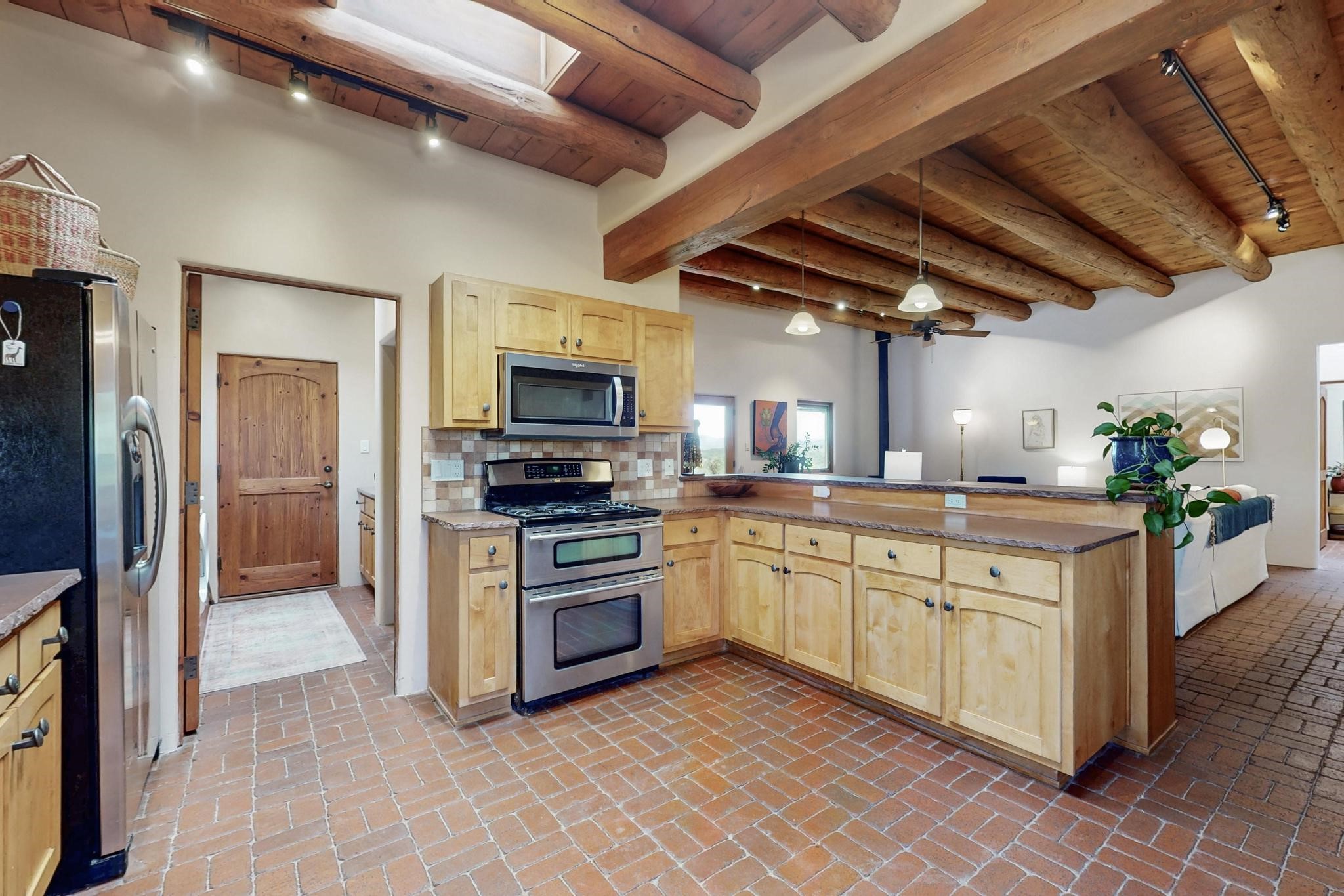 33 Black Canyon Road