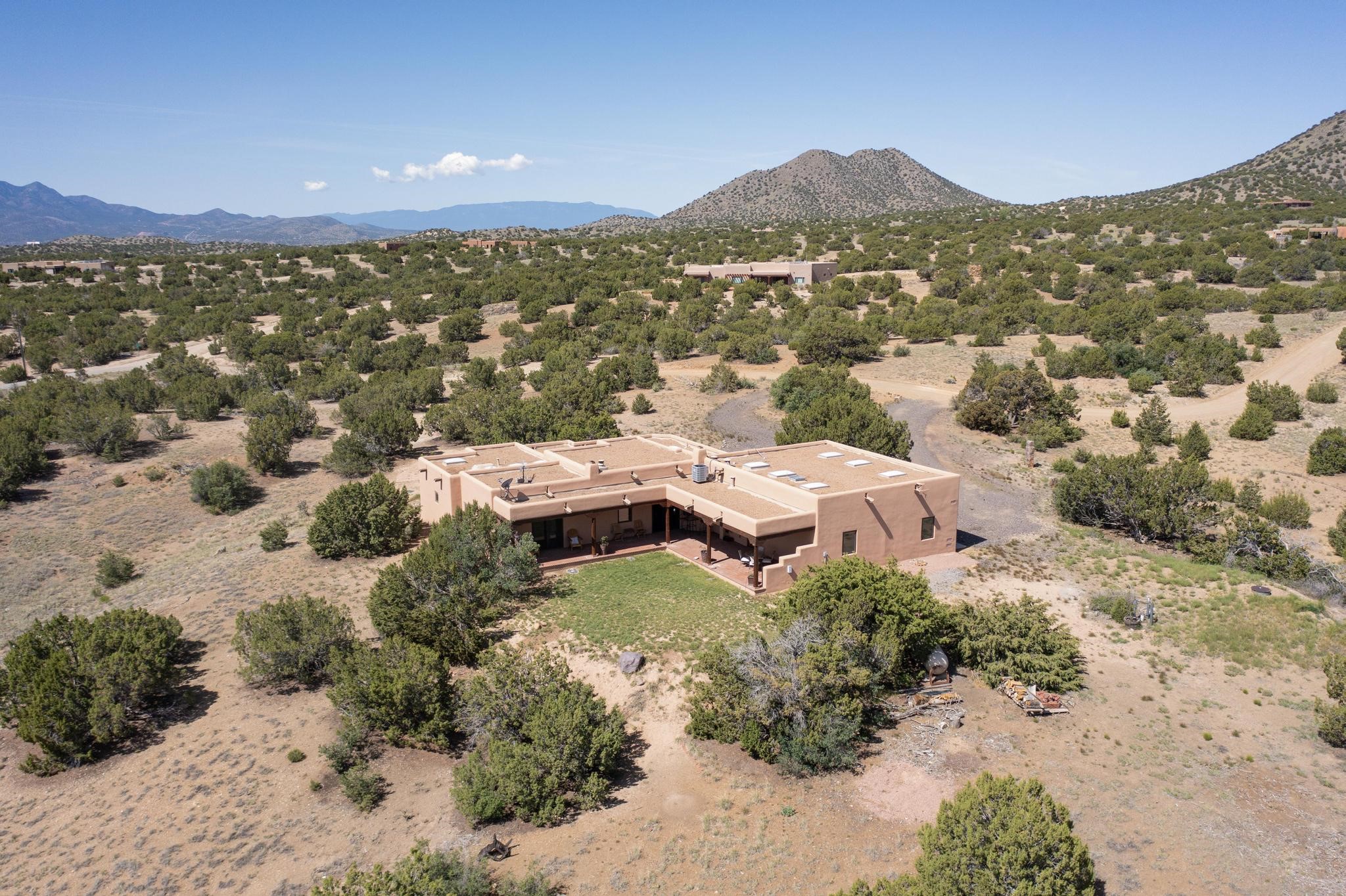 33 Black Canyon Road