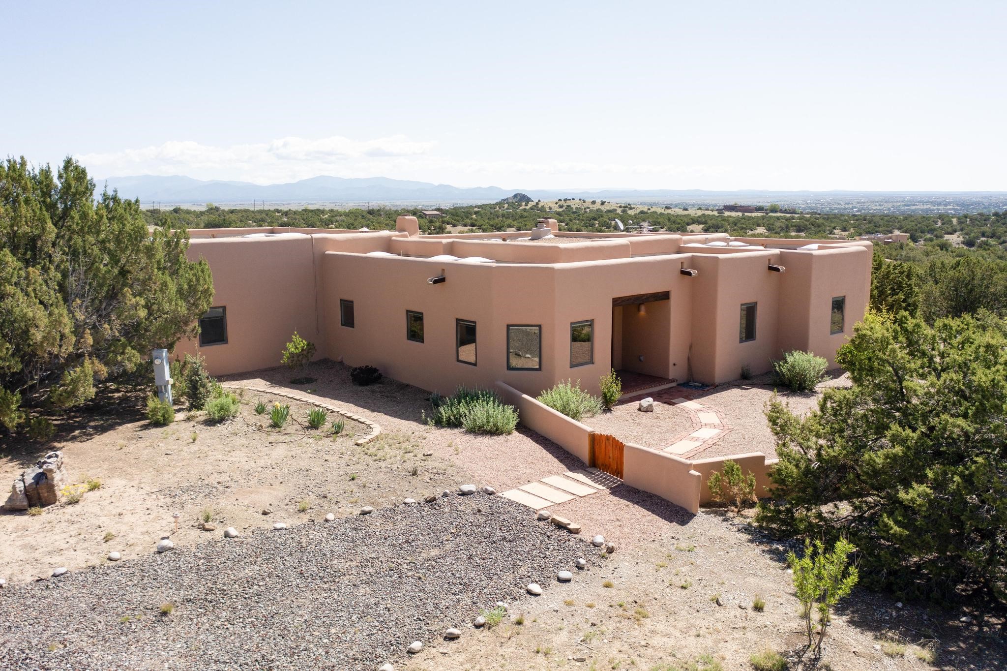 33 Black Canyon Road