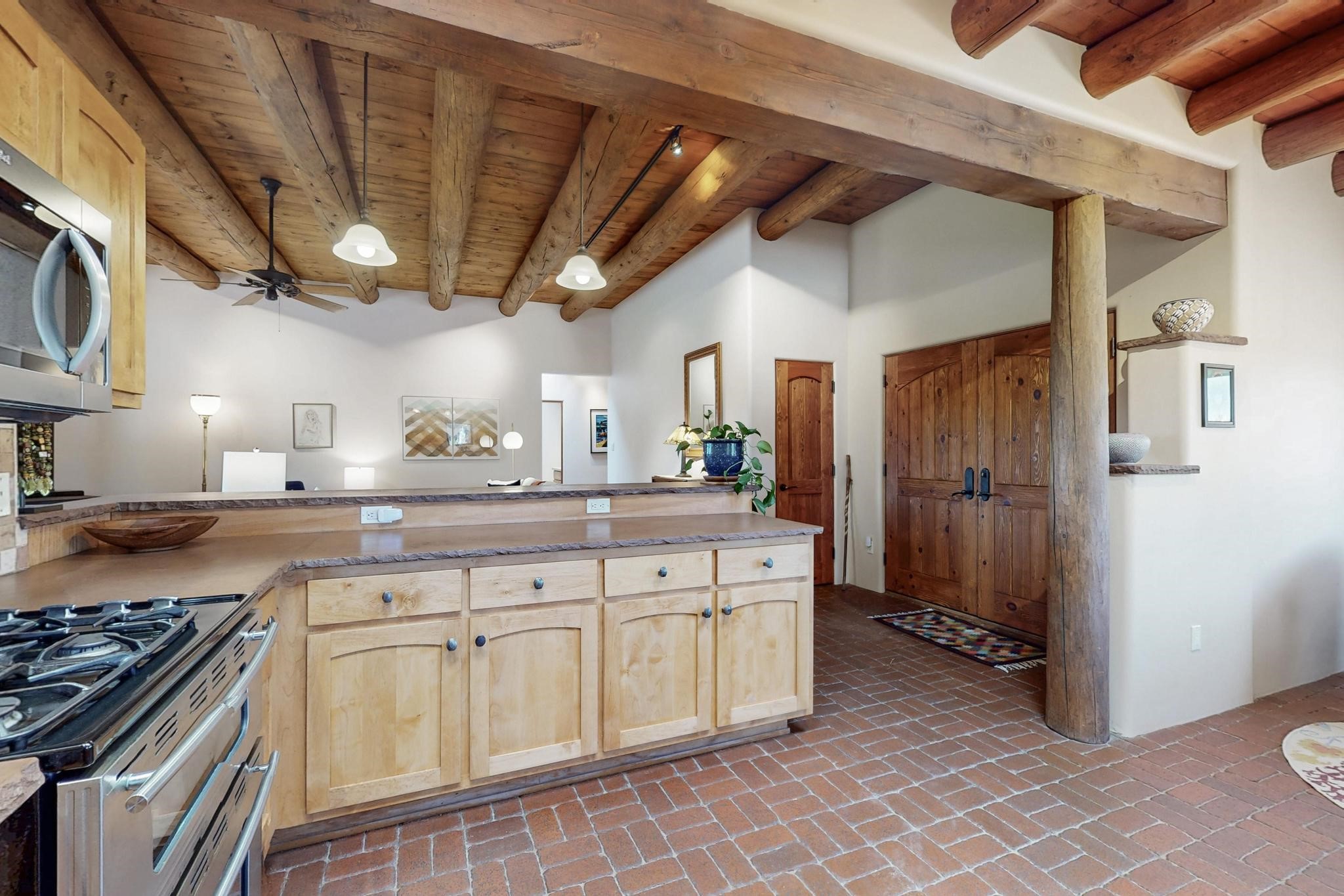 33 Black Canyon Road