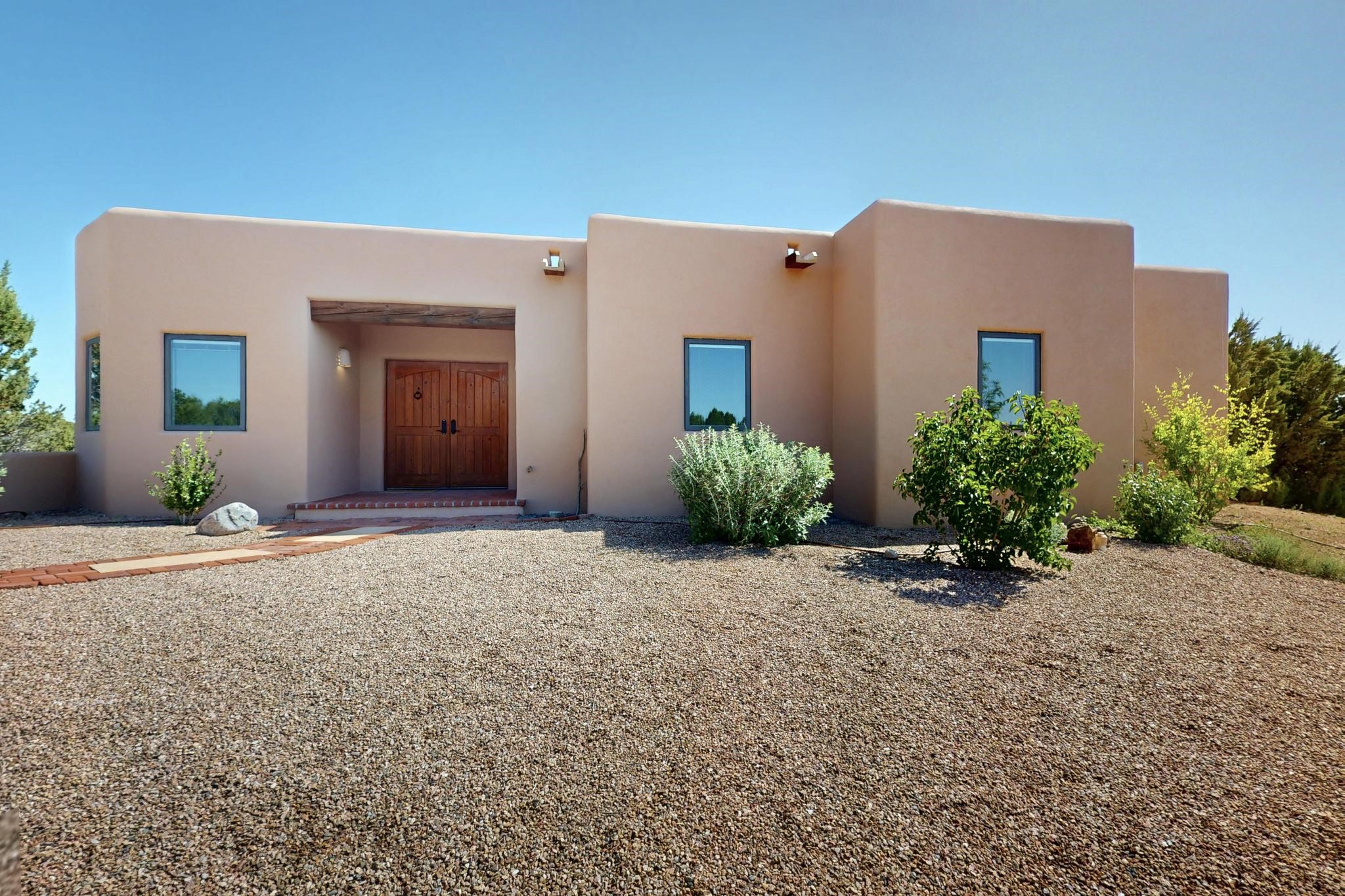 33 Black Canyon Road