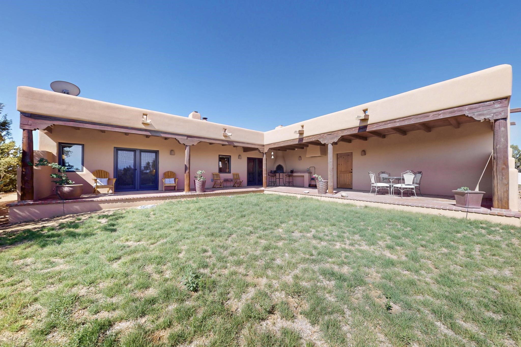 33 Black Canyon Road