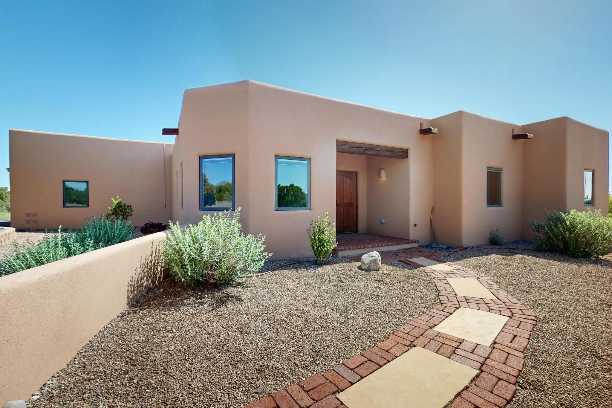 33 Black Canyon Road