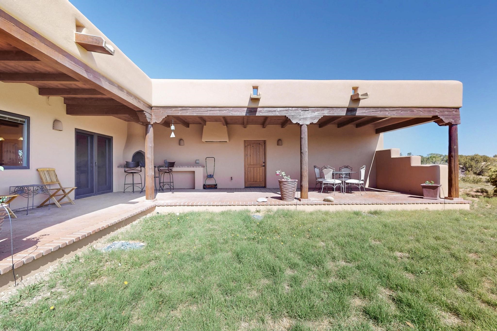 33 Black Canyon Road