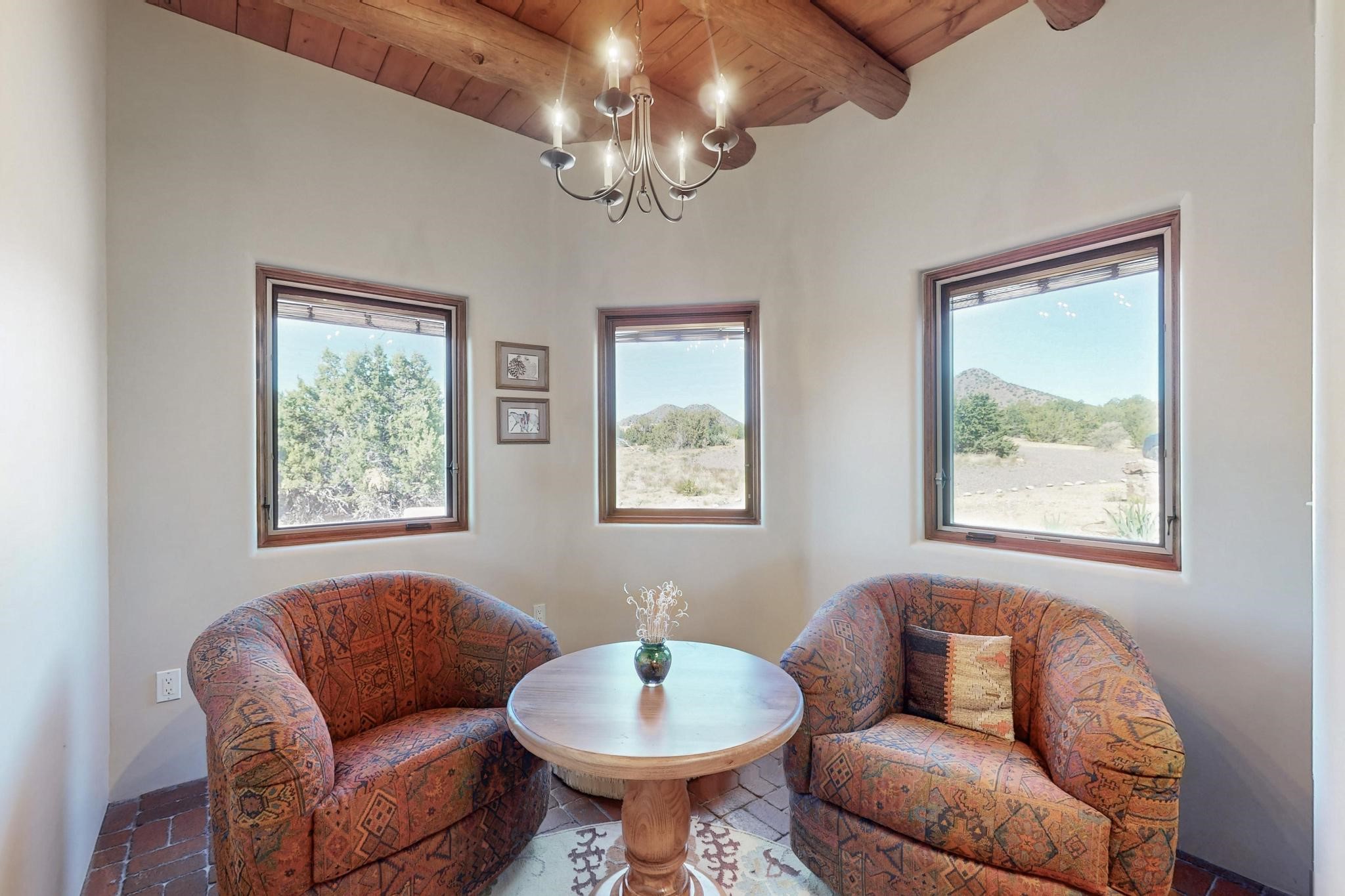 33 Black Canyon Road