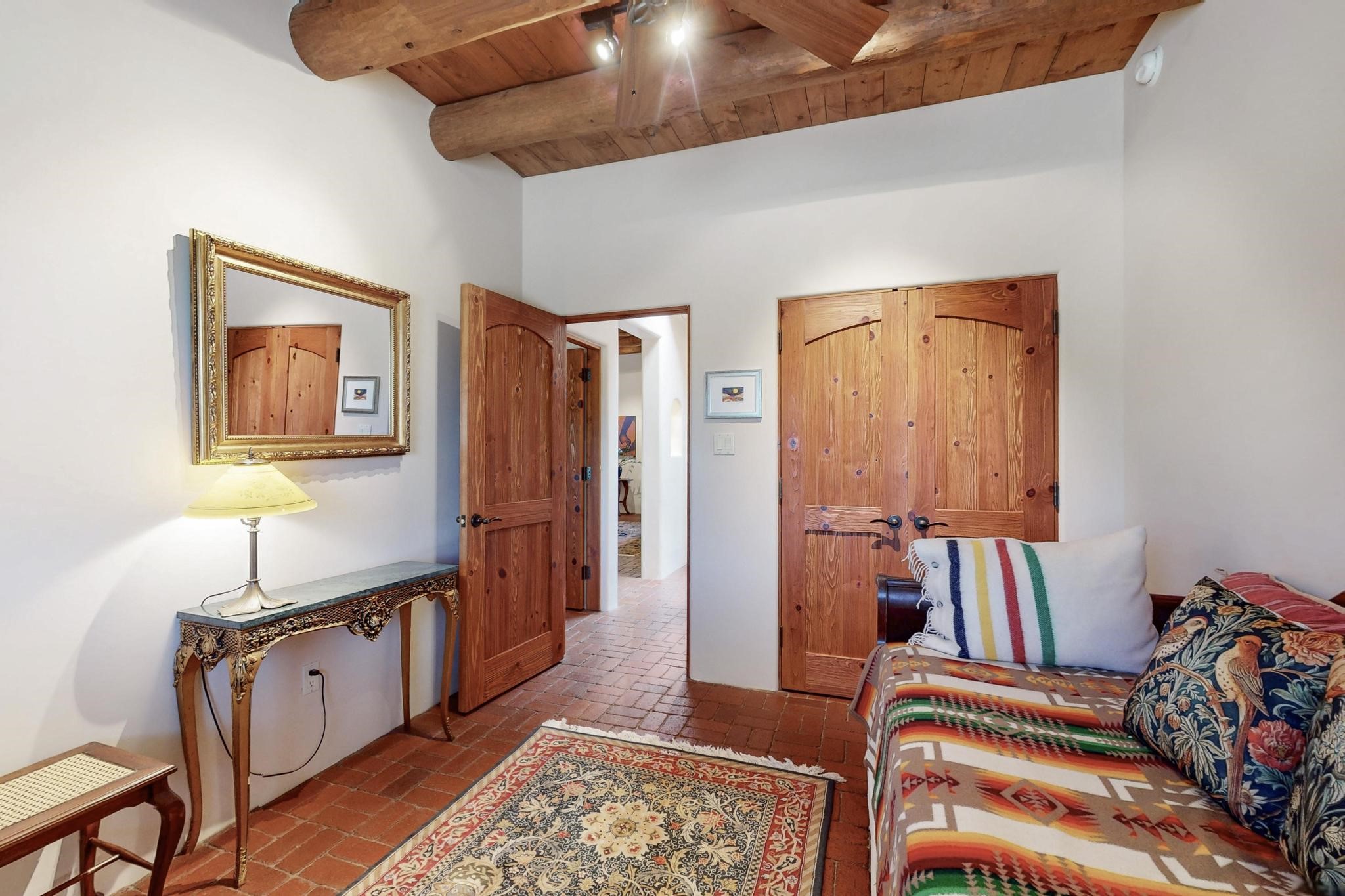 33 Black Canyon Road