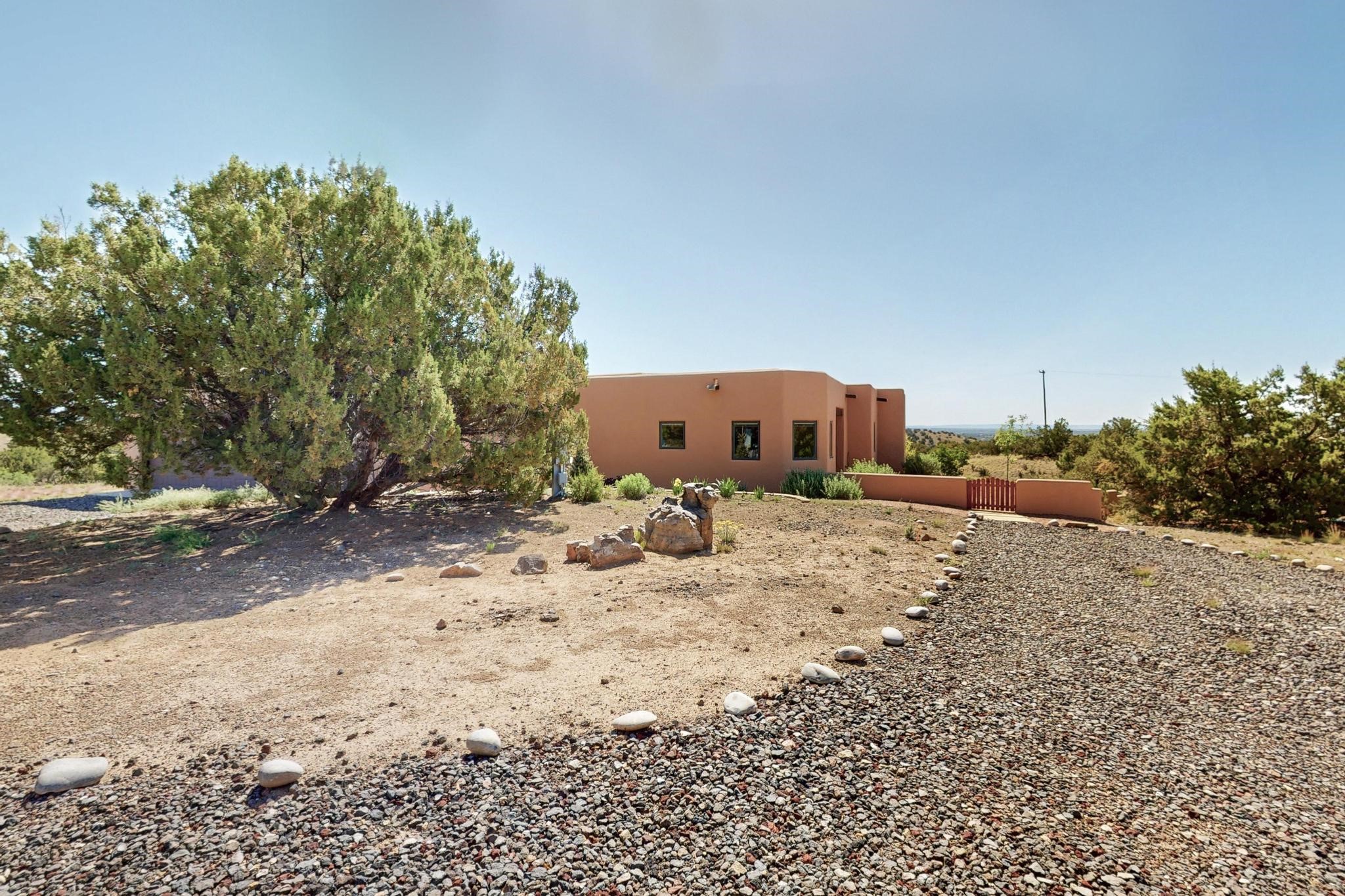 33 Black Canyon Road