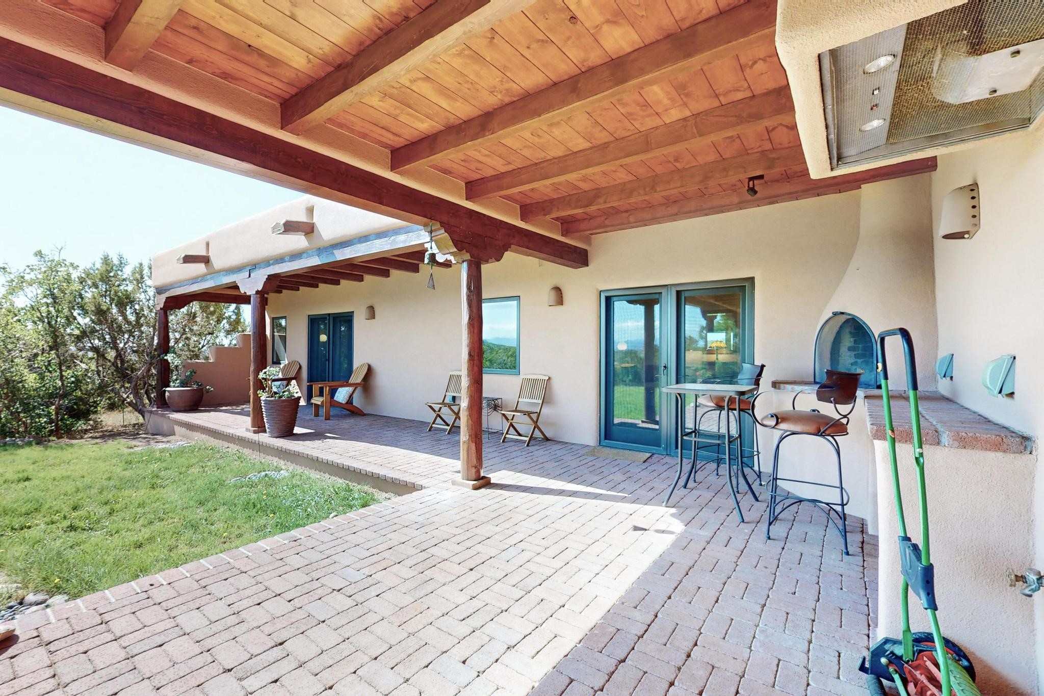 33 Black Canyon Road