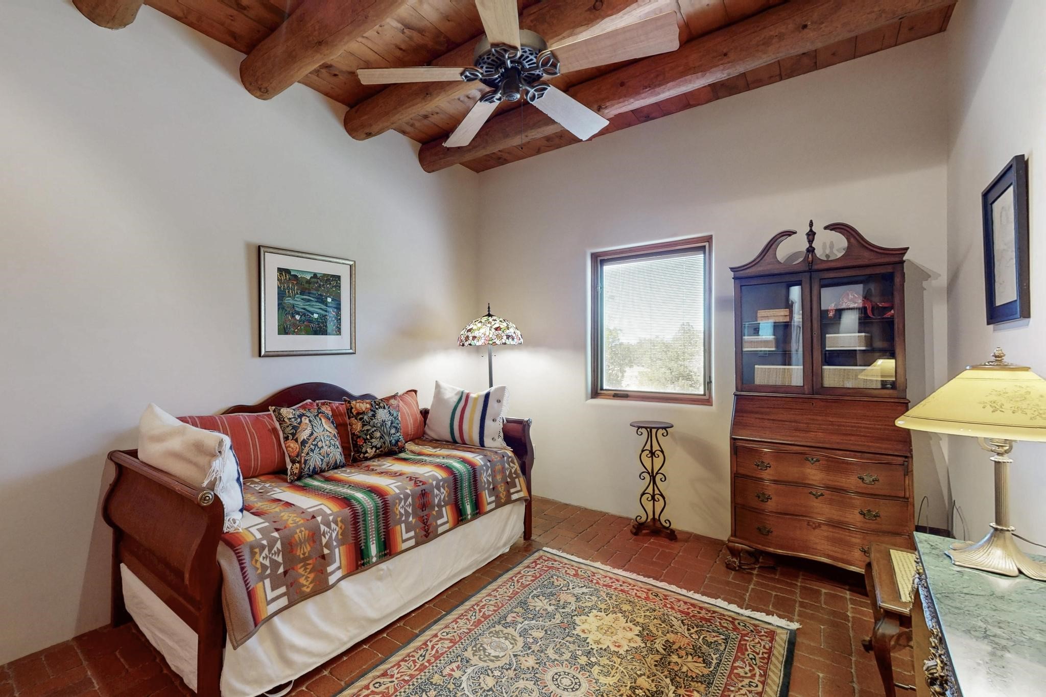 33 Black Canyon Road