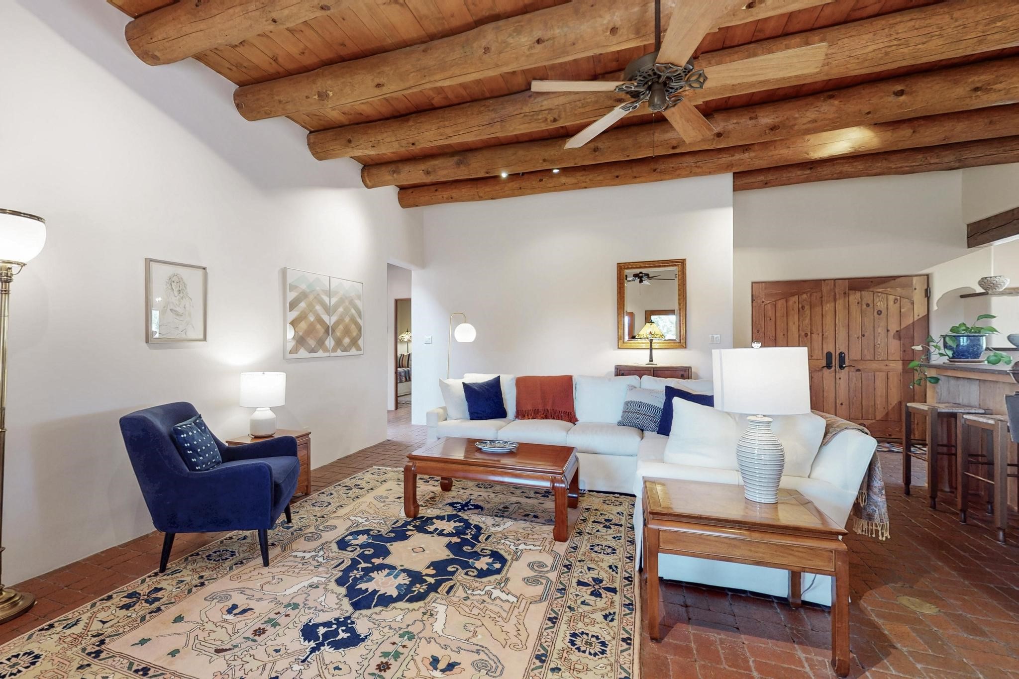 33 Black Canyon Road