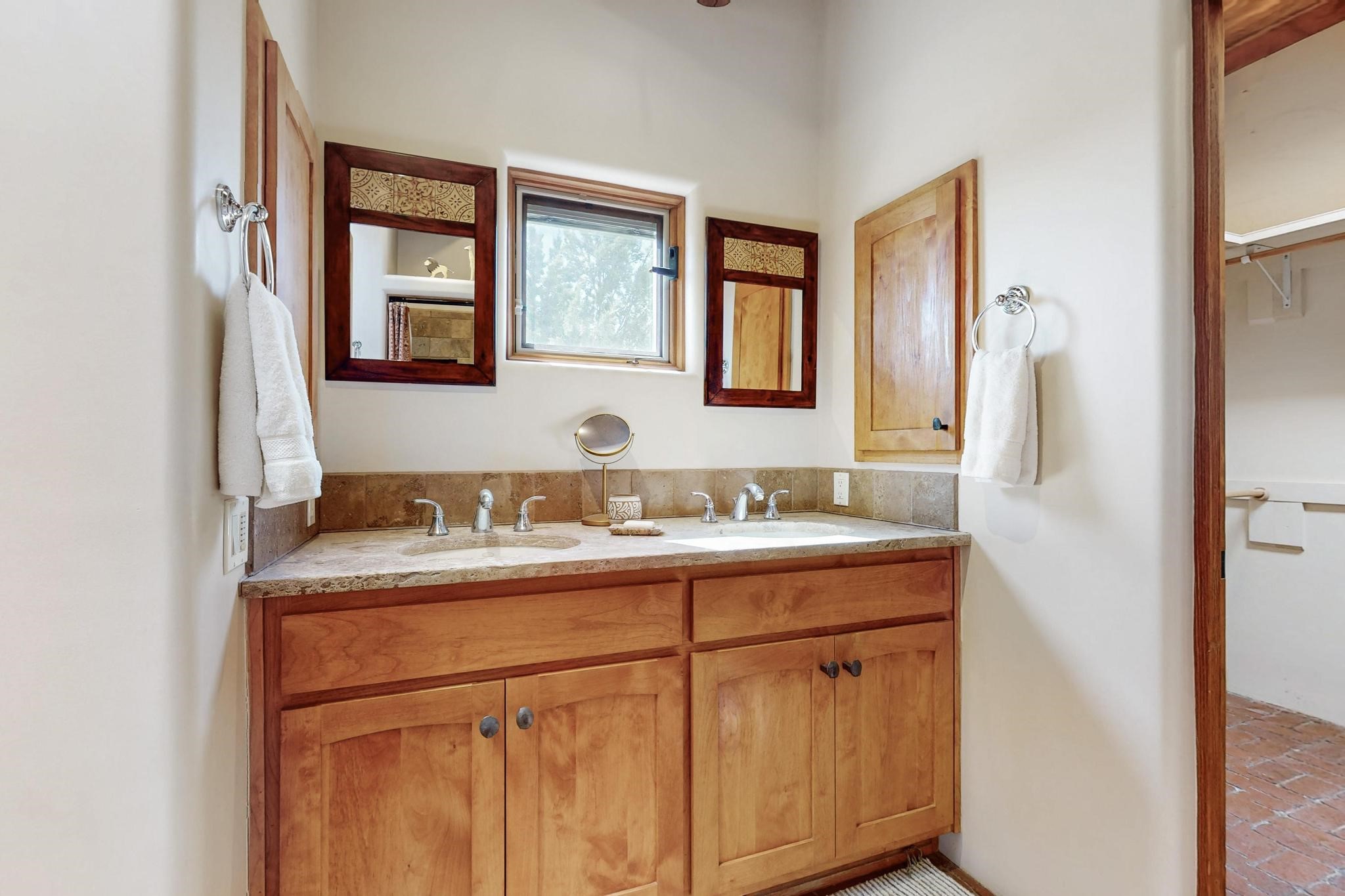 33 Black Canyon Road