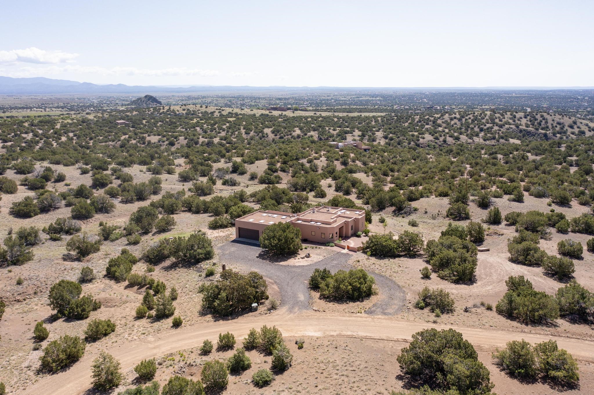 33 Black Canyon Road