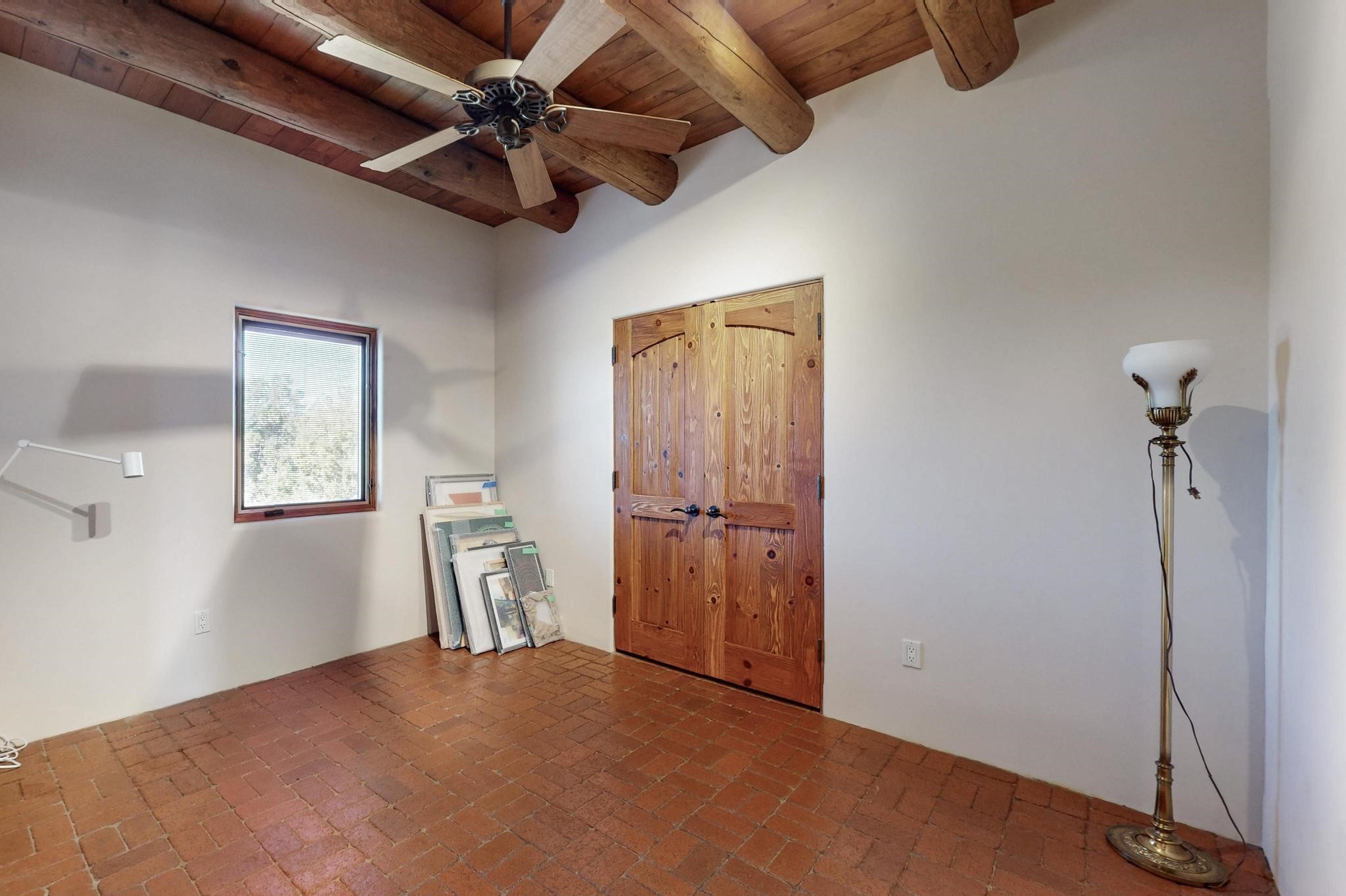 33 Black Canyon Road