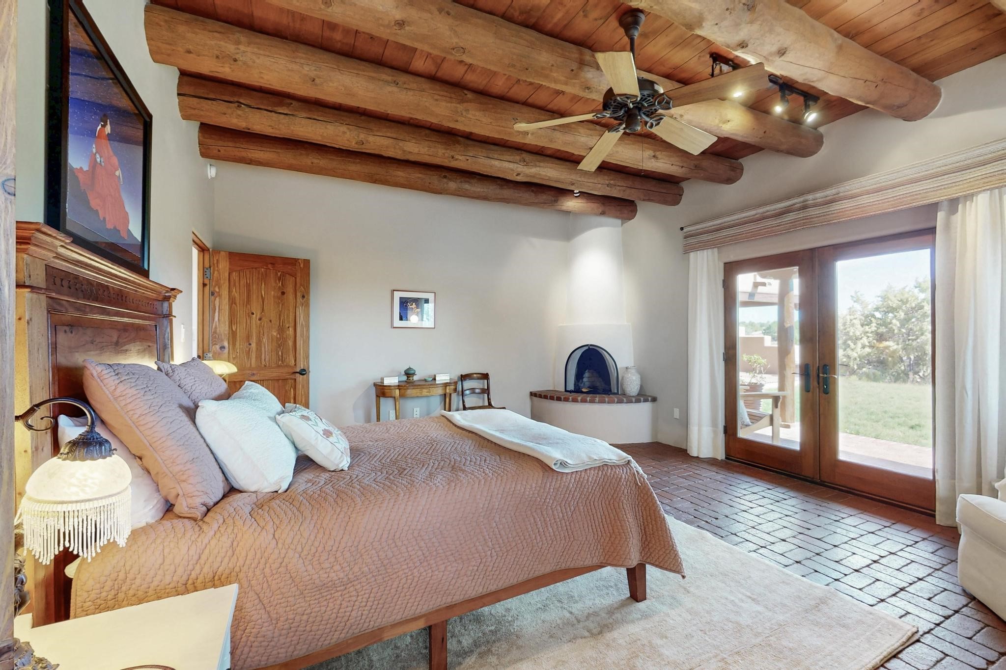 33 Black Canyon Road