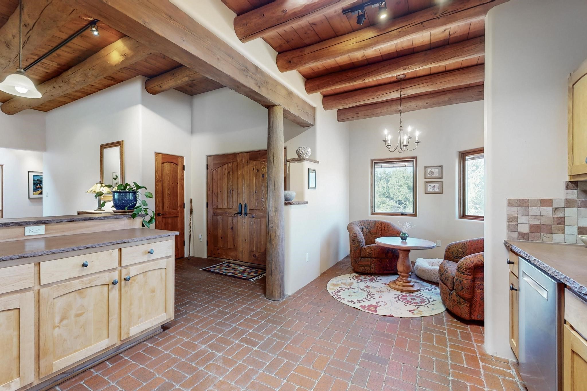33 Black Canyon Road