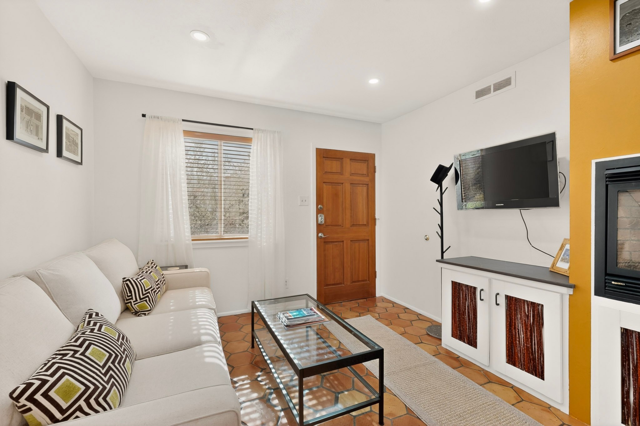527 E Alameda 2