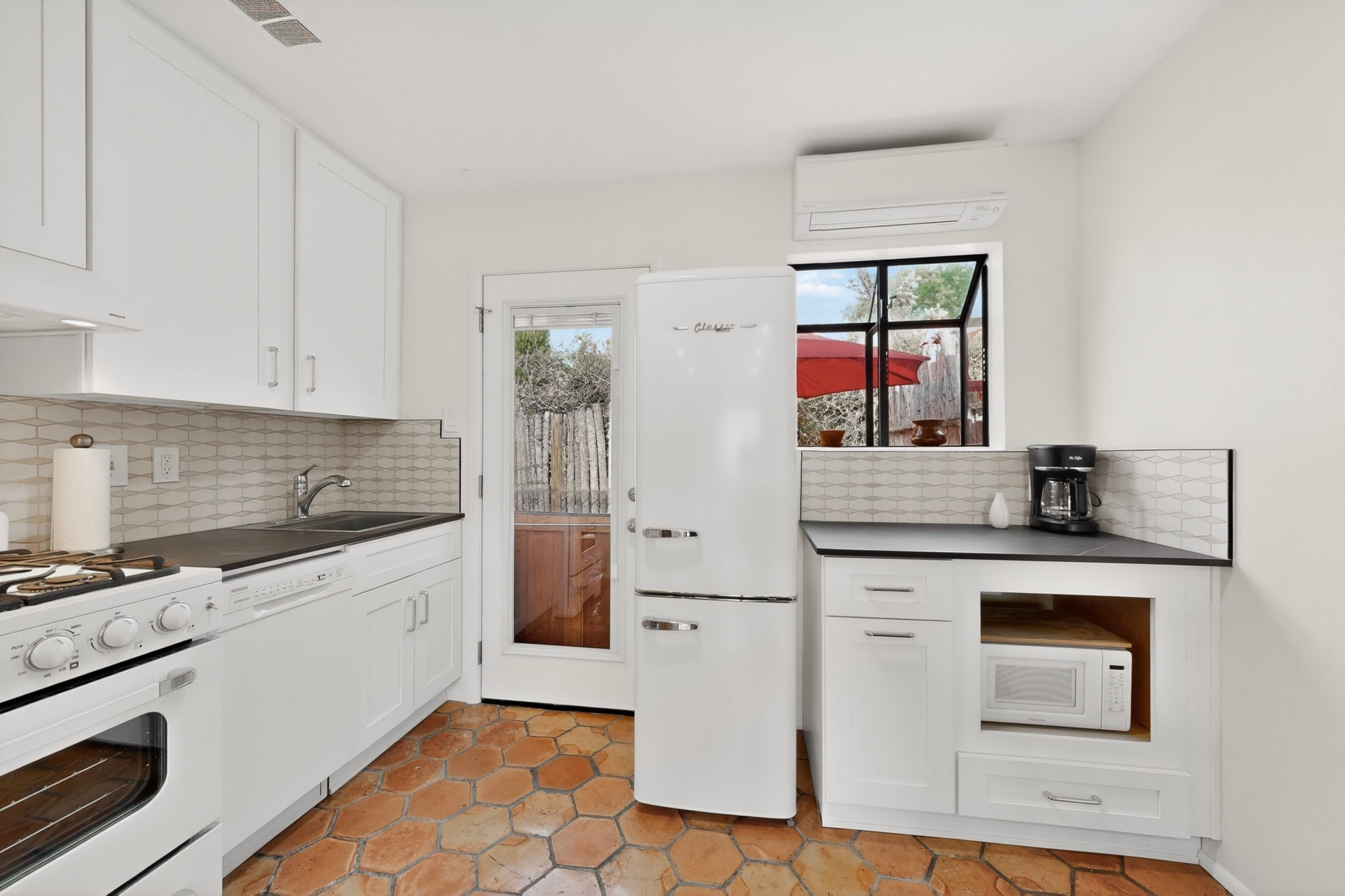 527 E Alameda 2