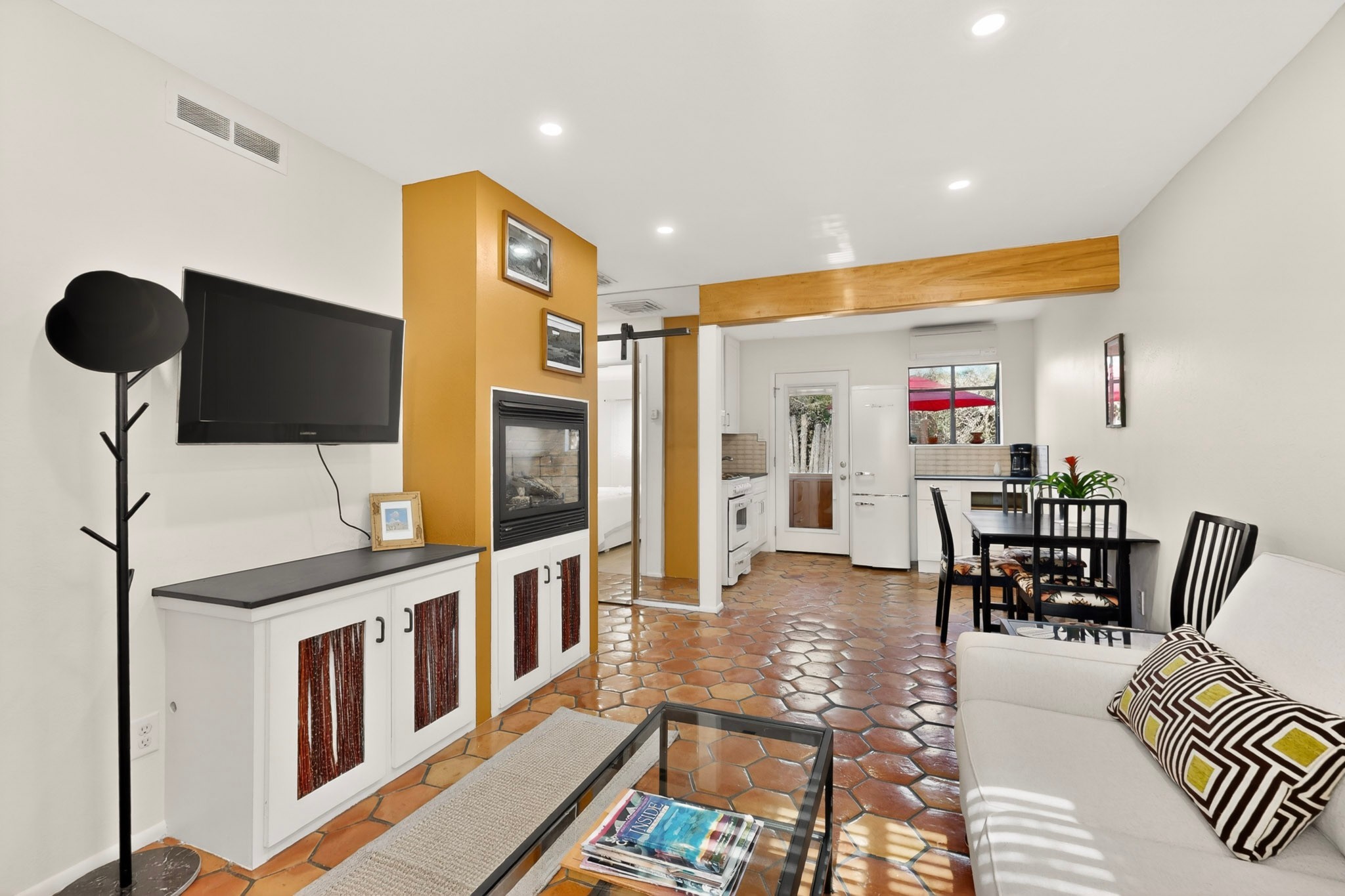 527 E Alameda 2