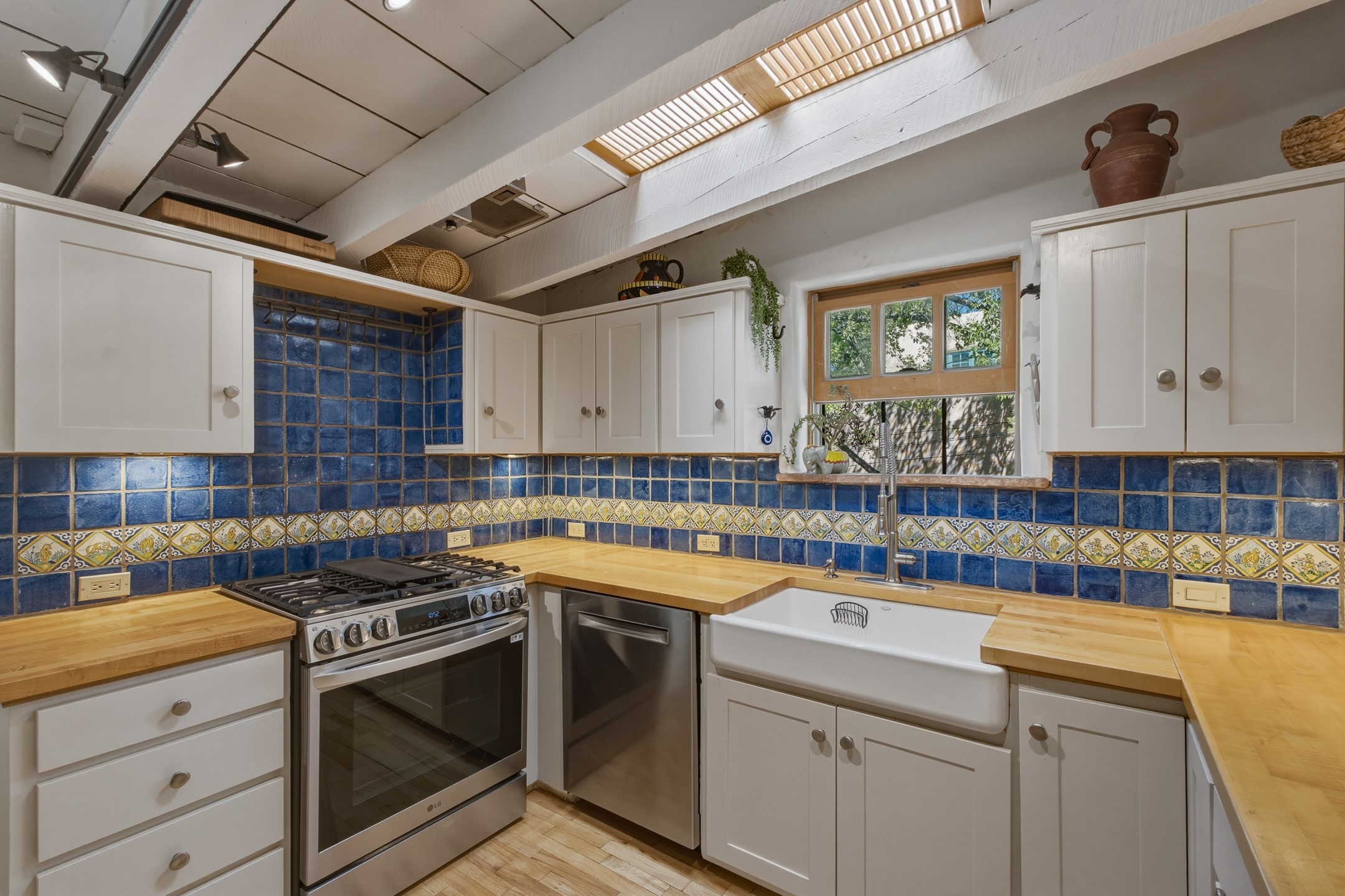 542 Camino Del Monte Sol