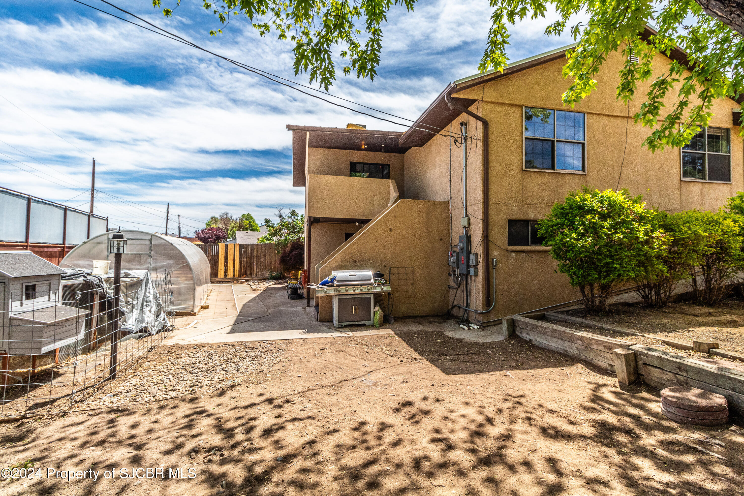 1602 YUCCA Avenue