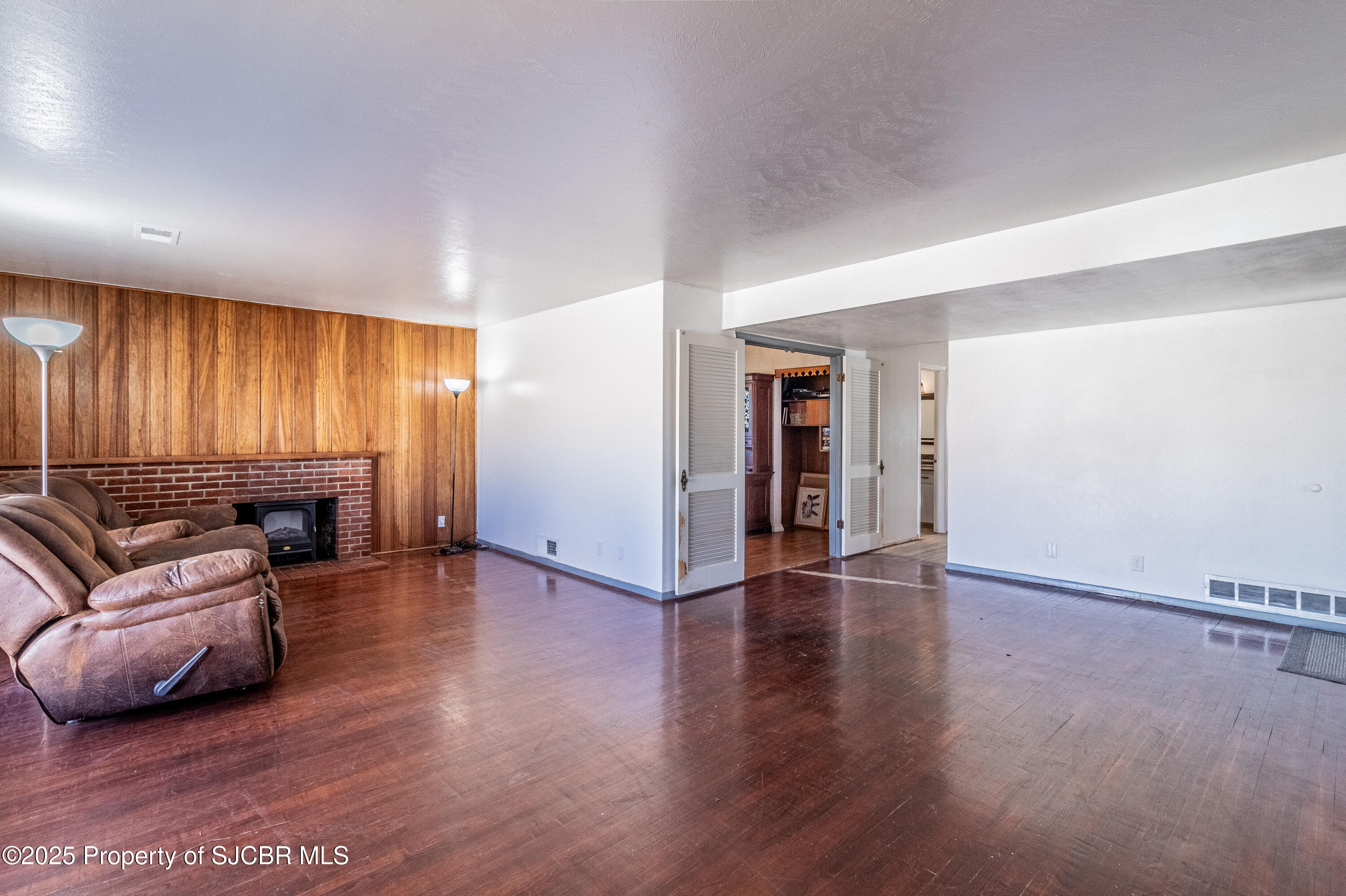 1208 E 27TH Street