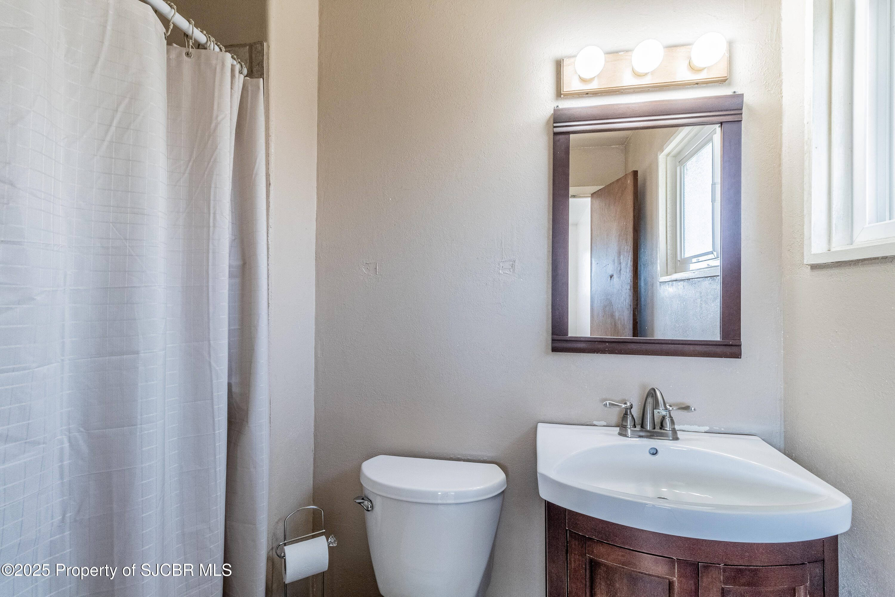 1208 E 27TH Street