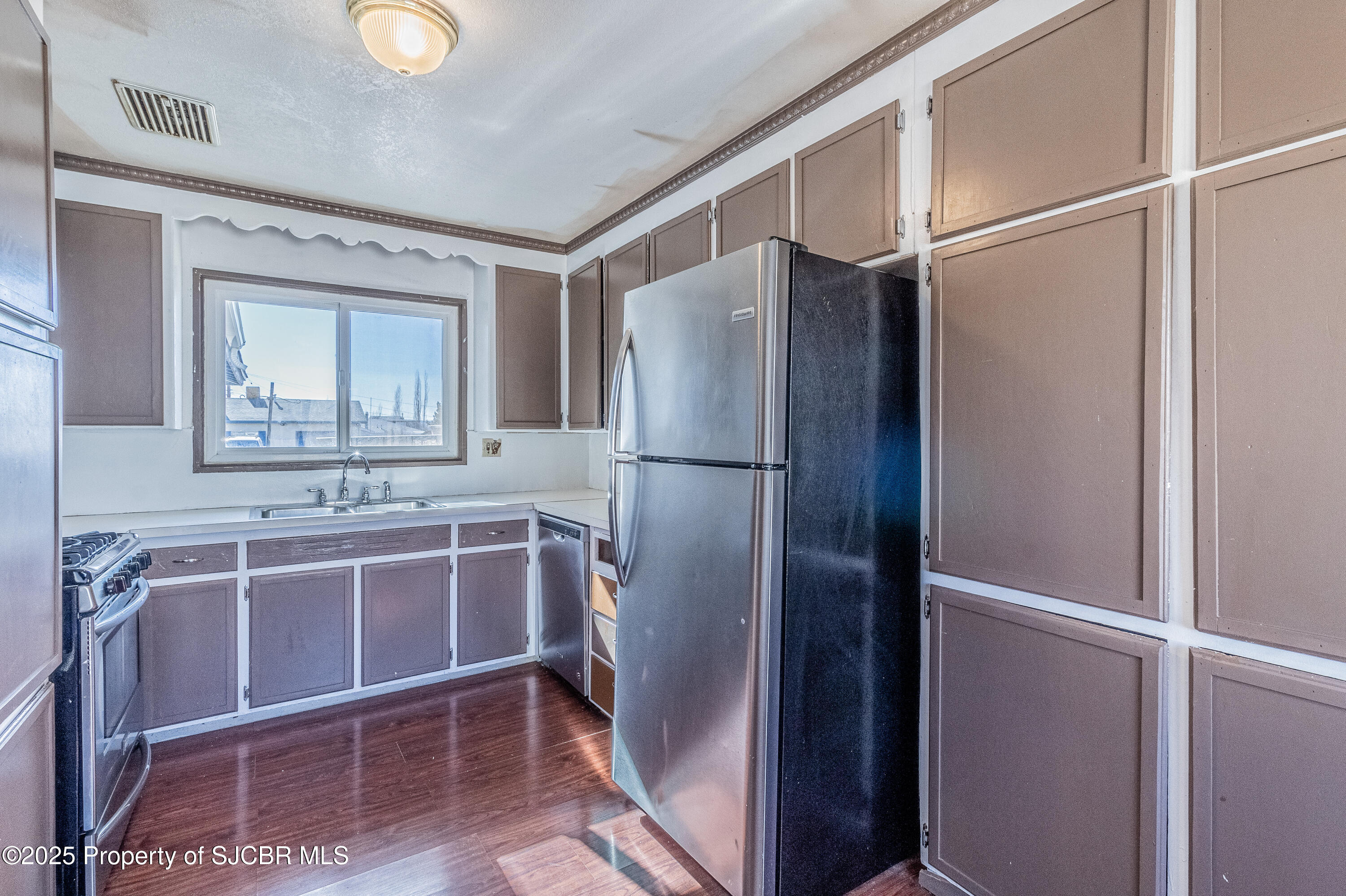 1208 E 27TH Street