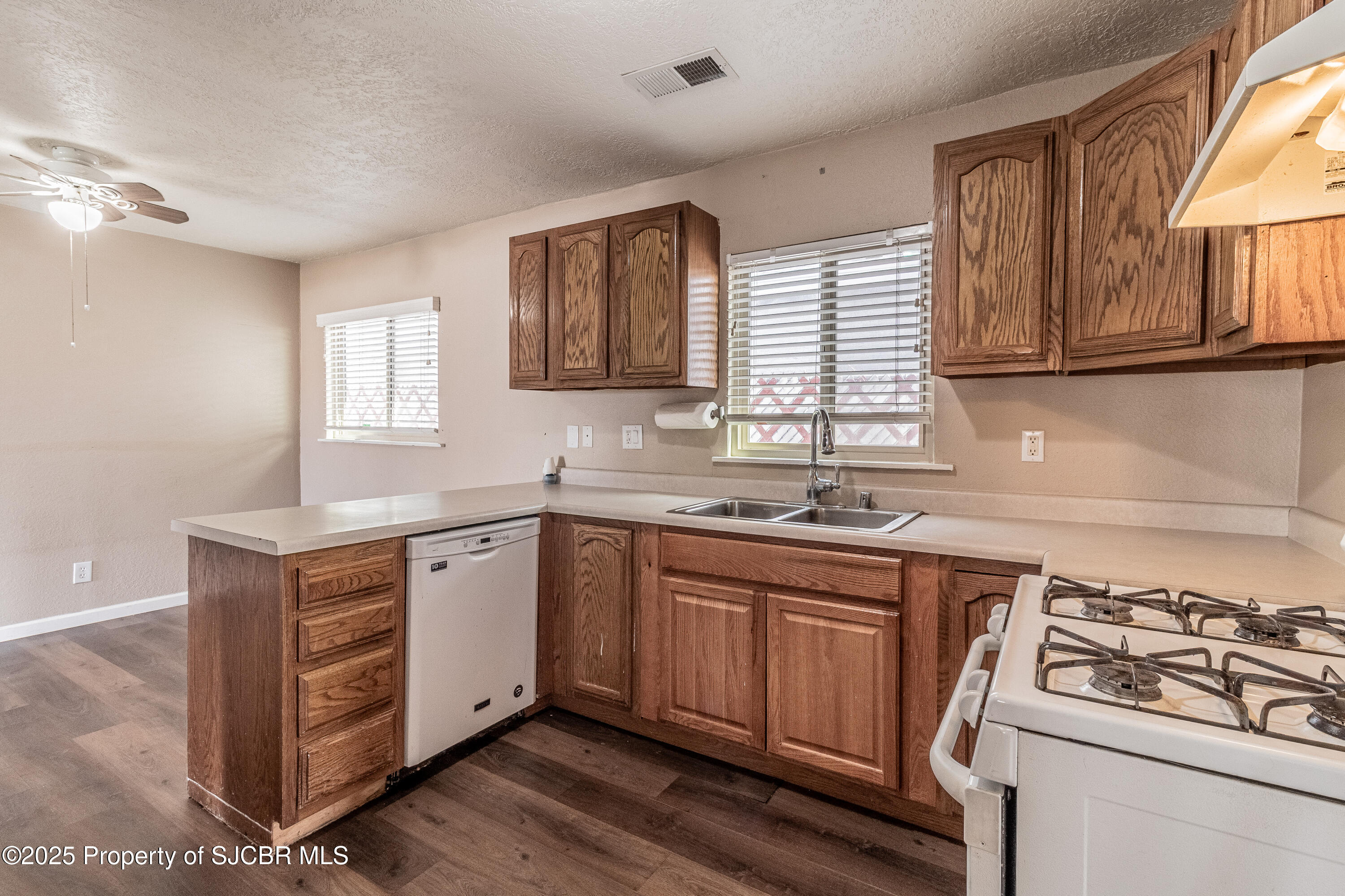 1502 N MESA VERDE Avenue