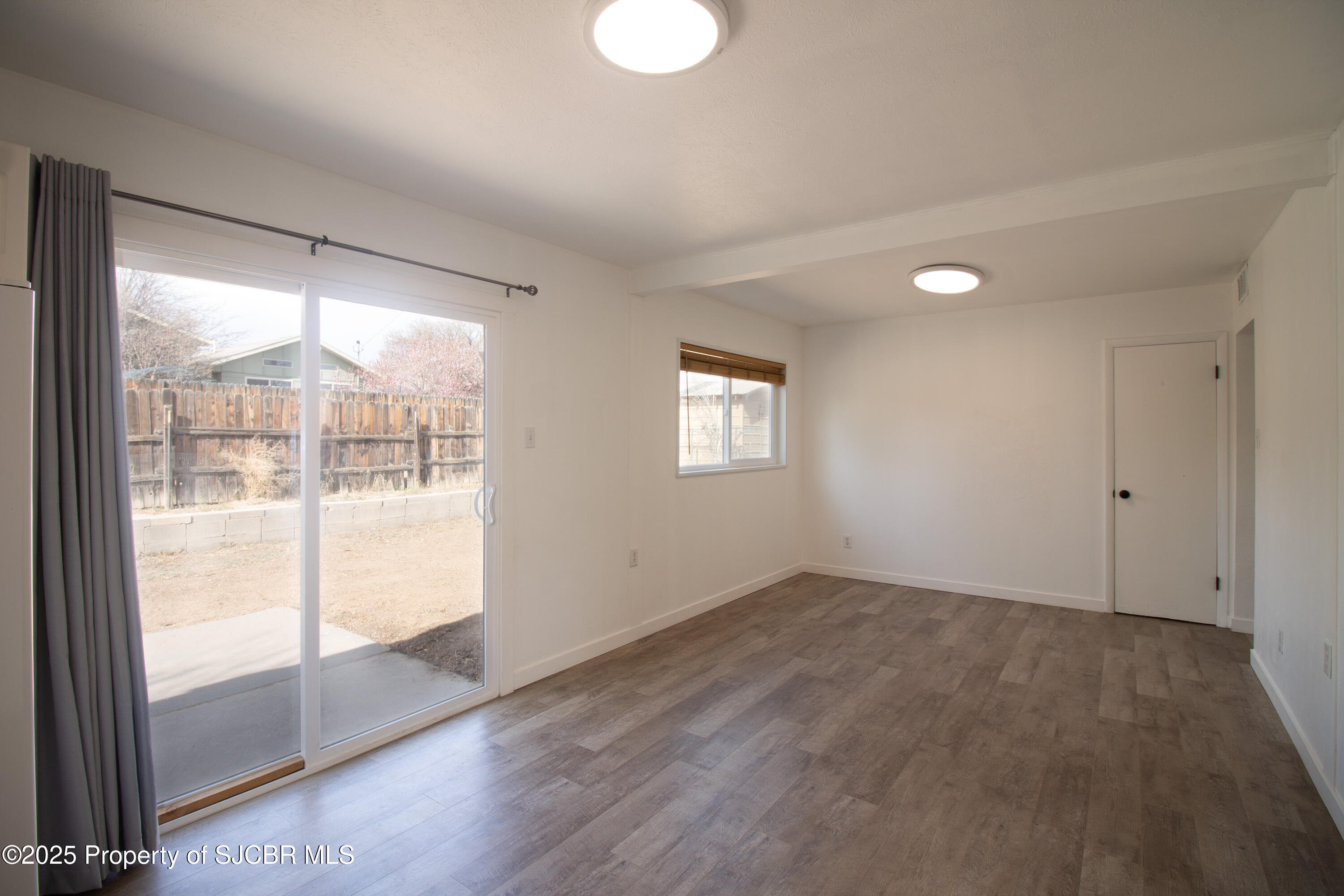 3002 EDGECLIFF Drive
