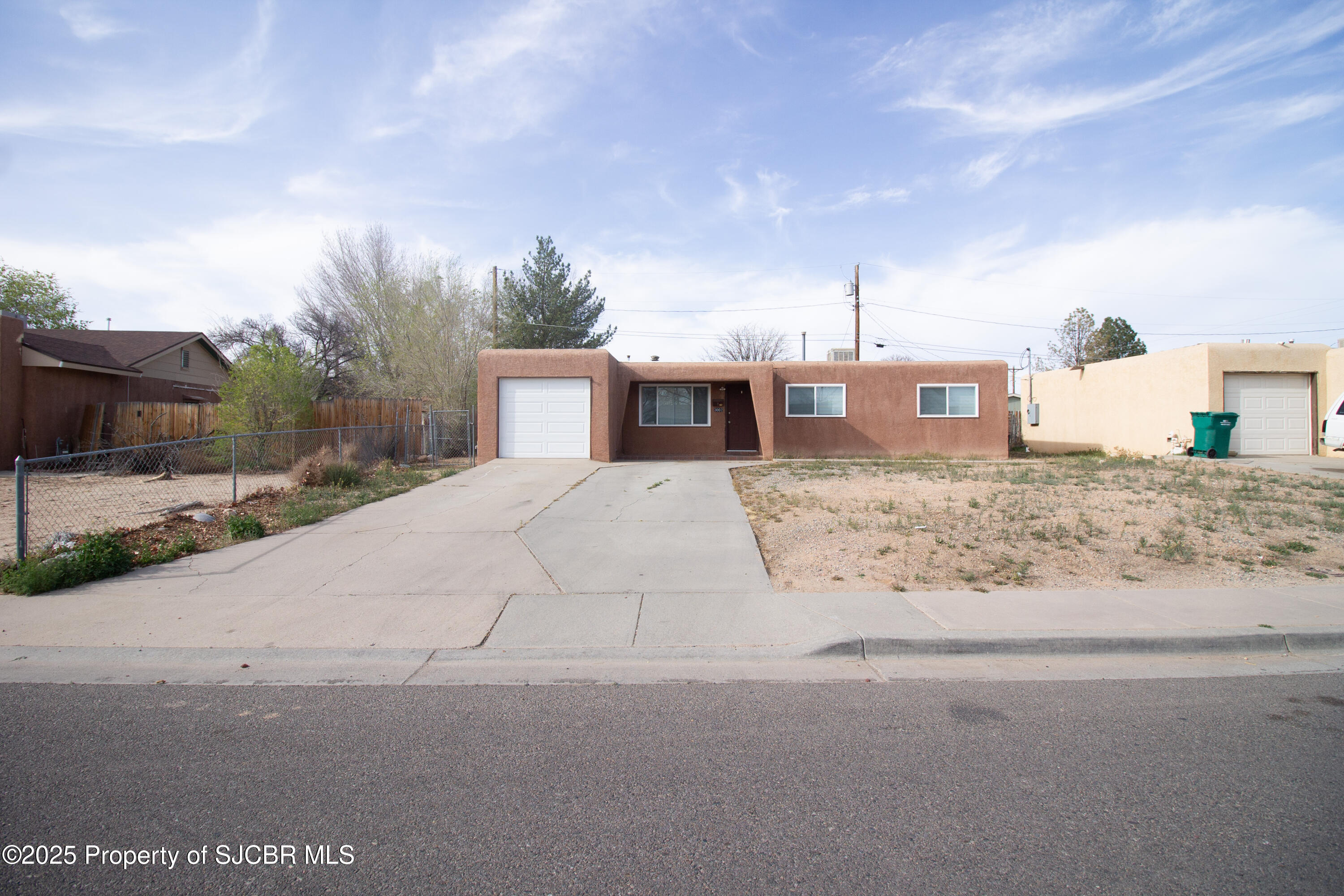 3002 EDGECLIFF Drive