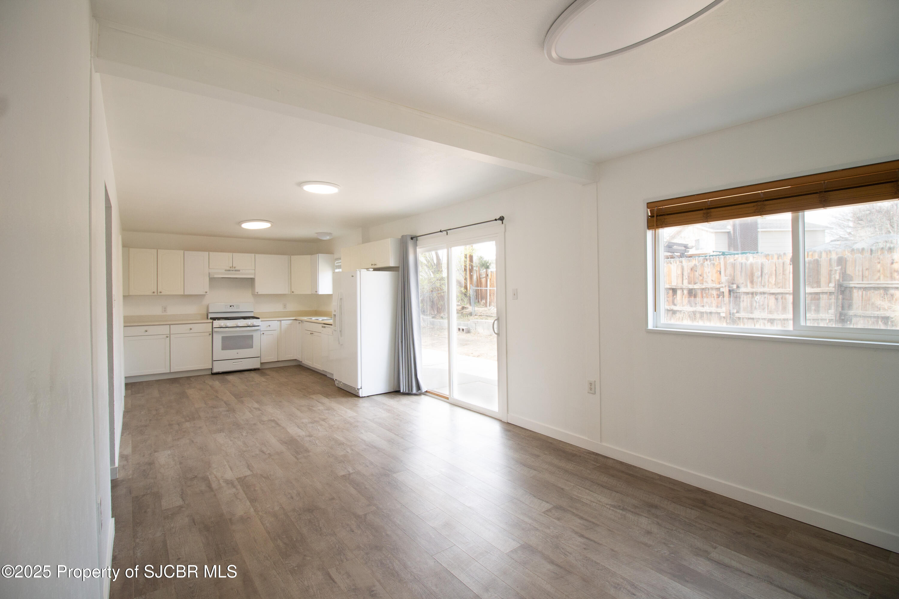3002 EDGECLIFF Drive