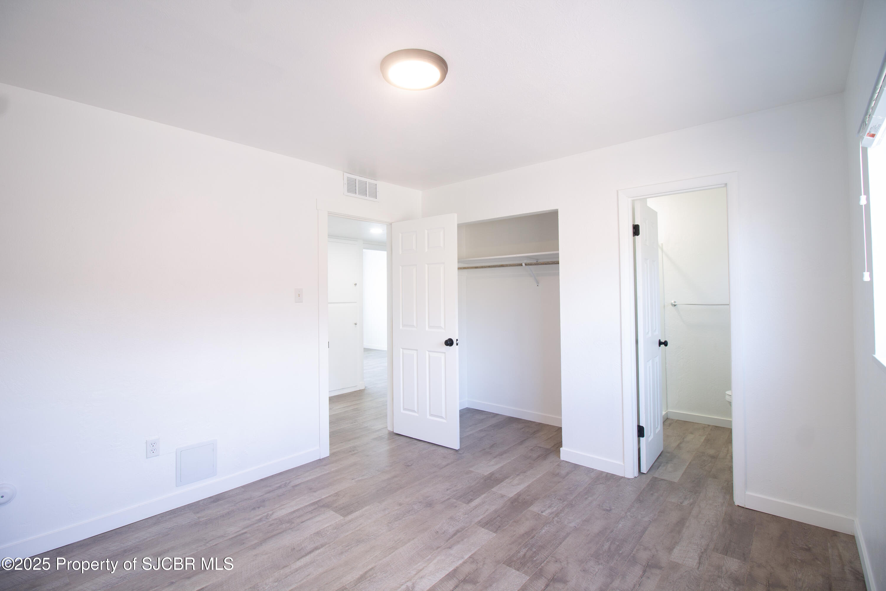 3002 EDGECLIFF Drive