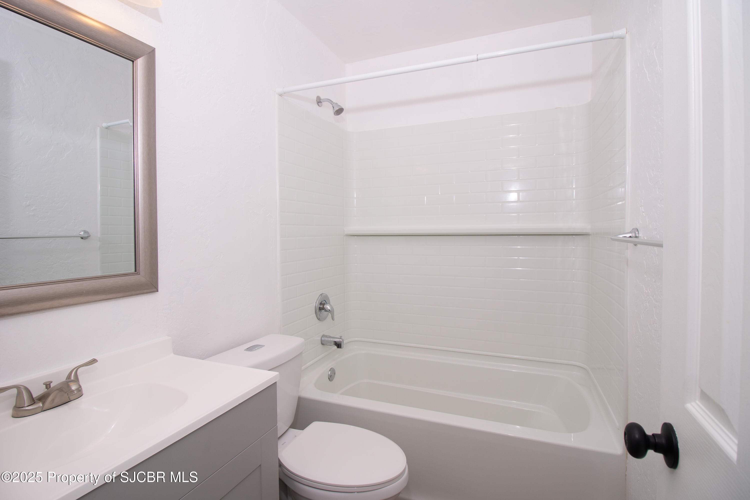 3002 EDGECLIFF Drive