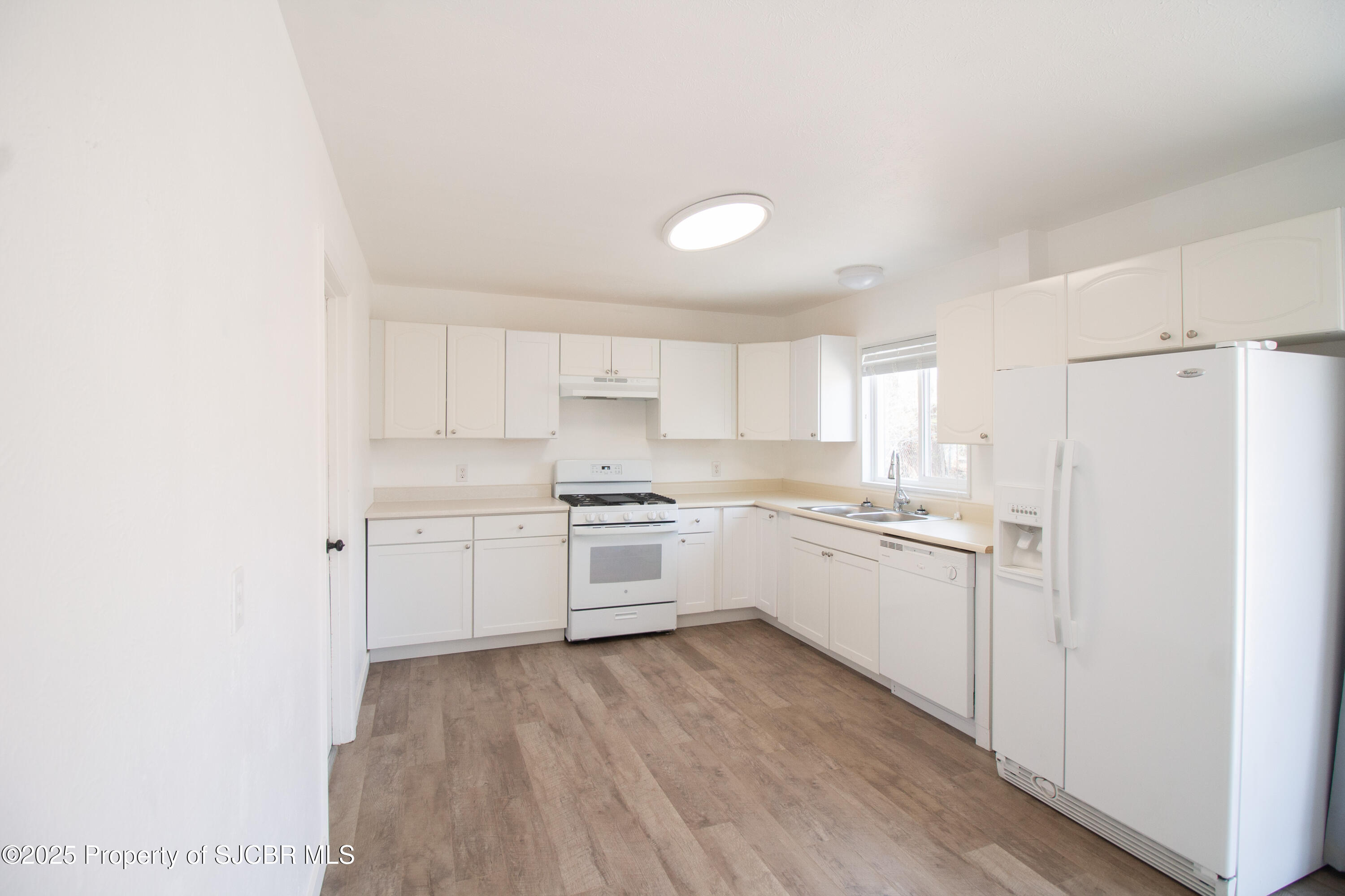 3002 EDGECLIFF Drive