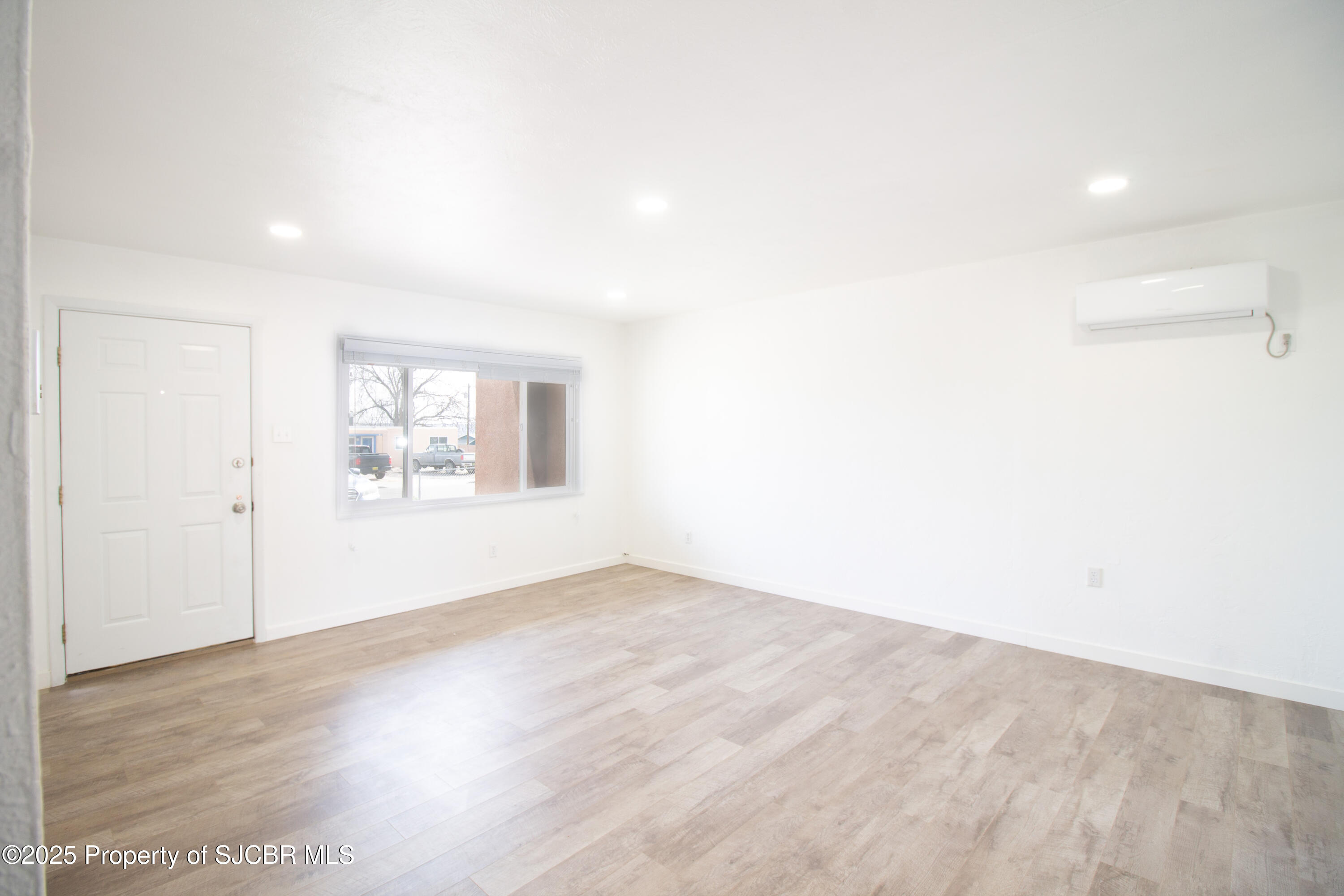 3002 EDGECLIFF Drive