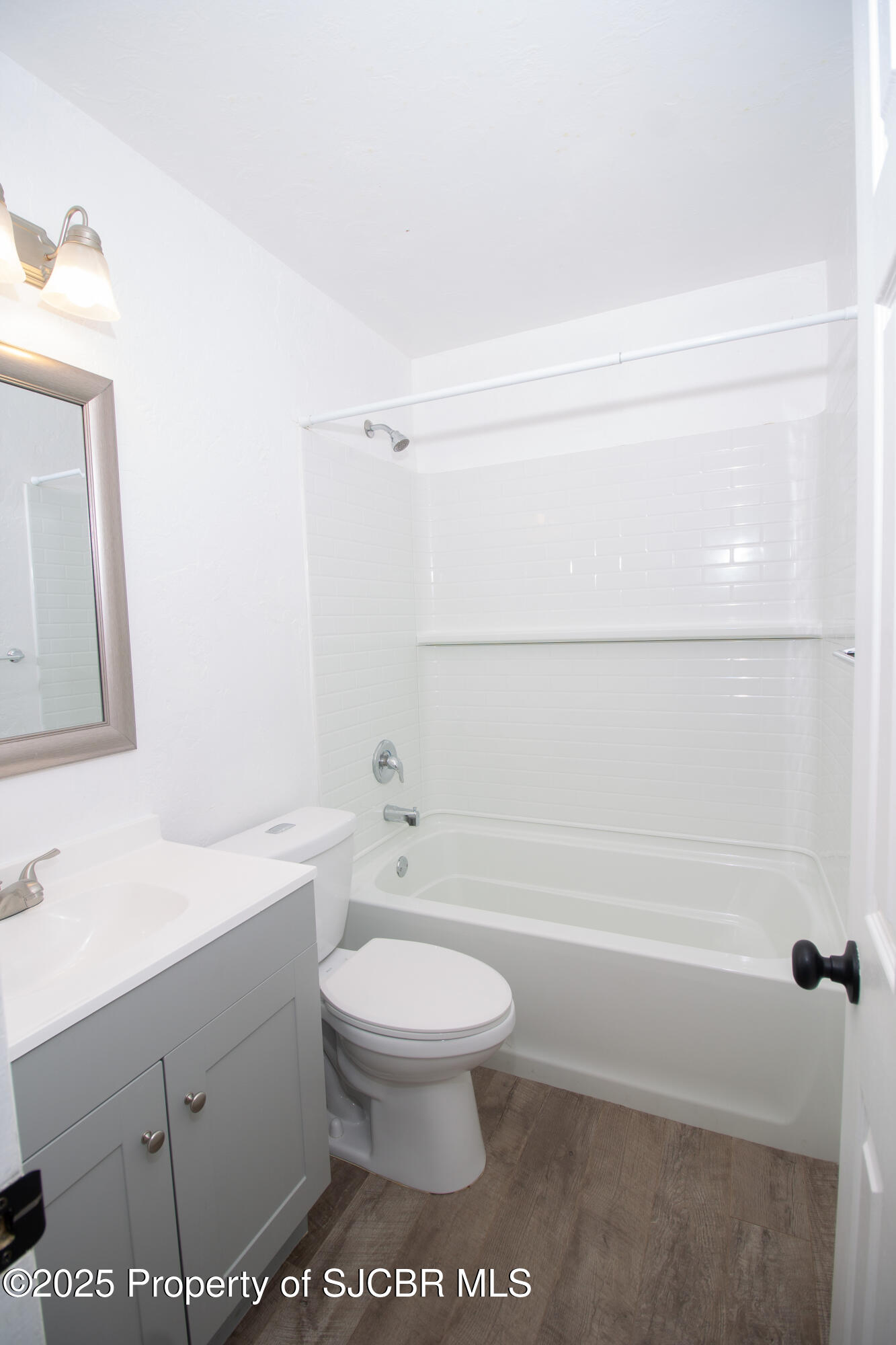 3002 EDGECLIFF Drive