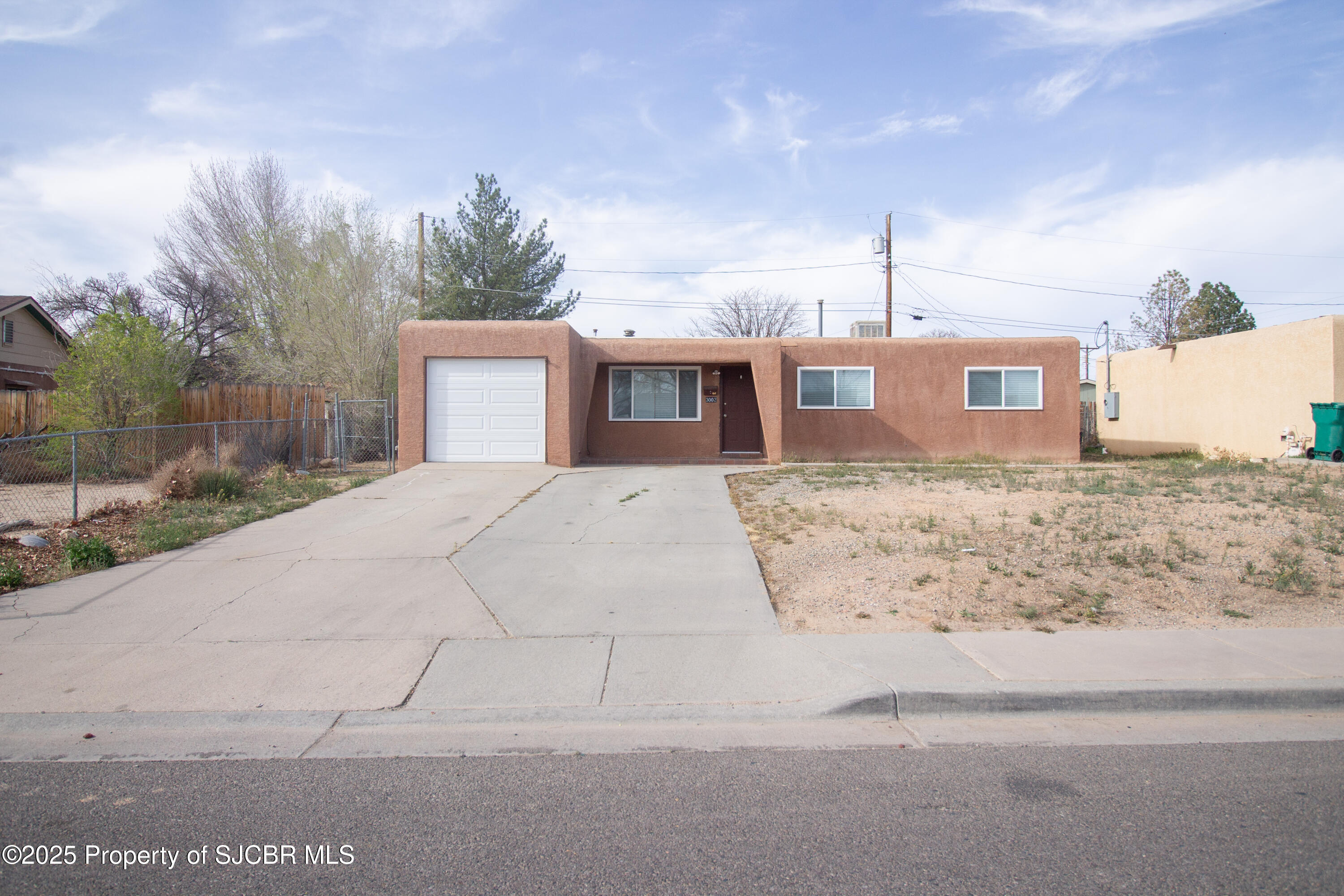 3002 EDGECLIFF Drive