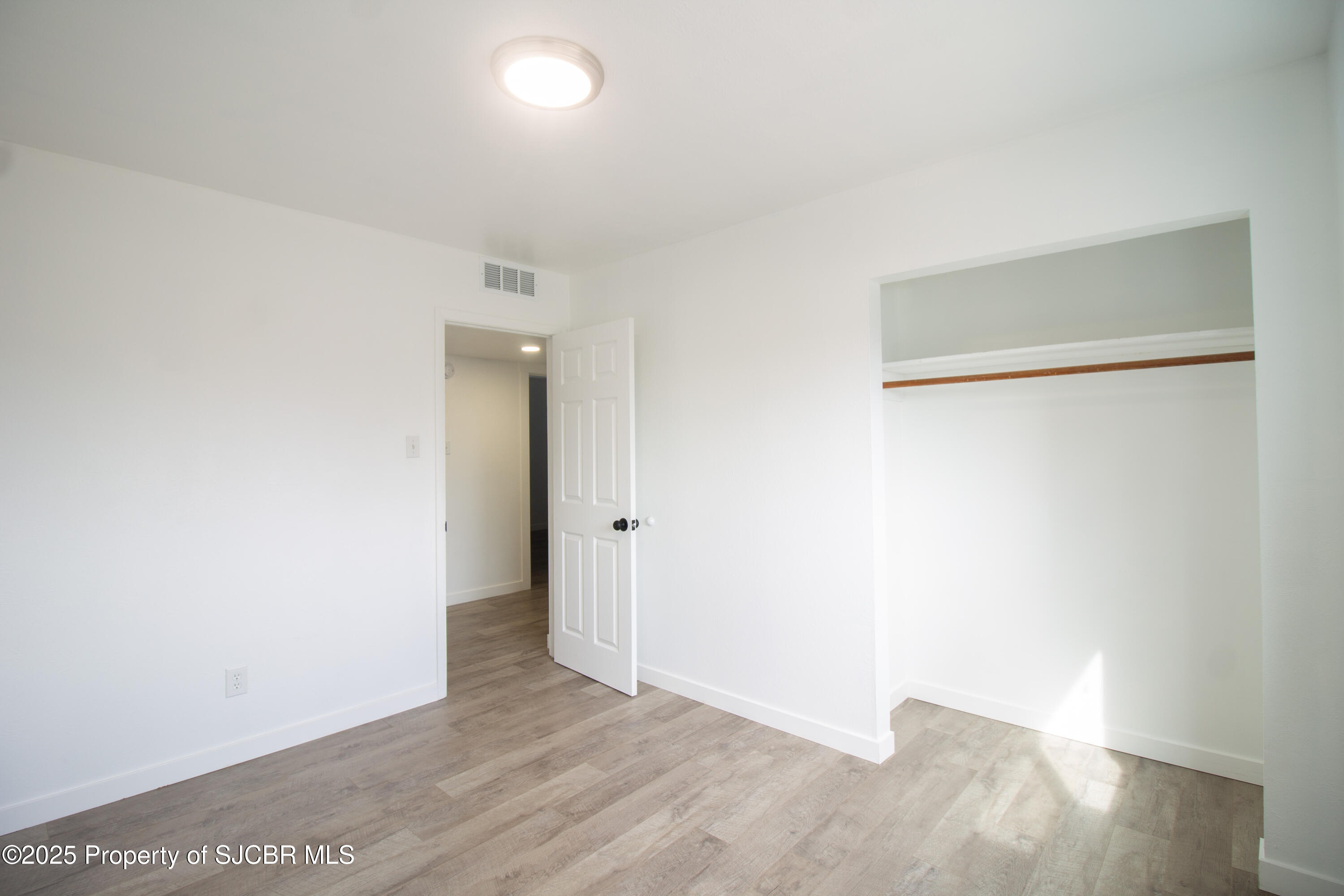3002 EDGECLIFF Drive