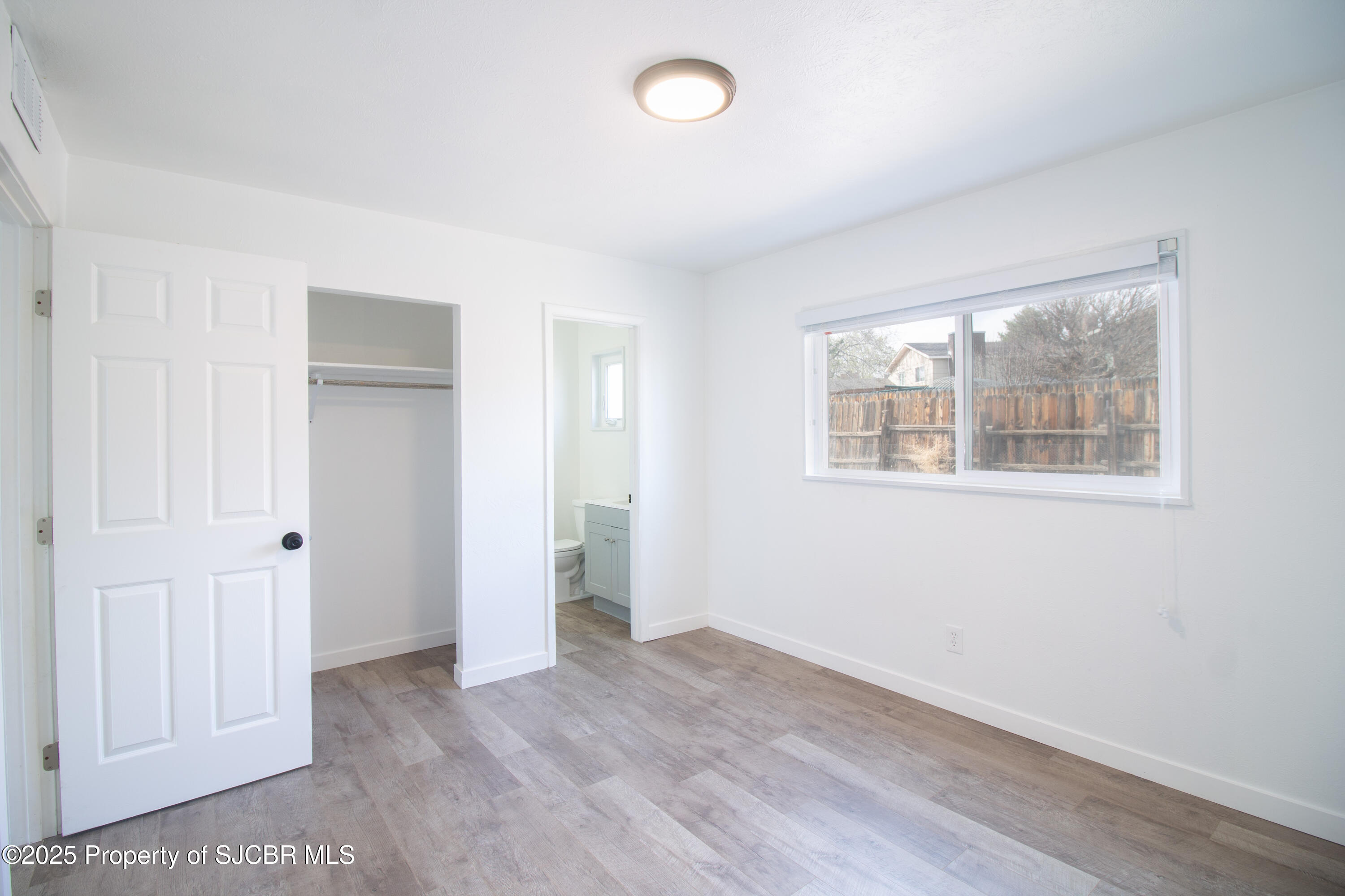 3002 EDGECLIFF Drive