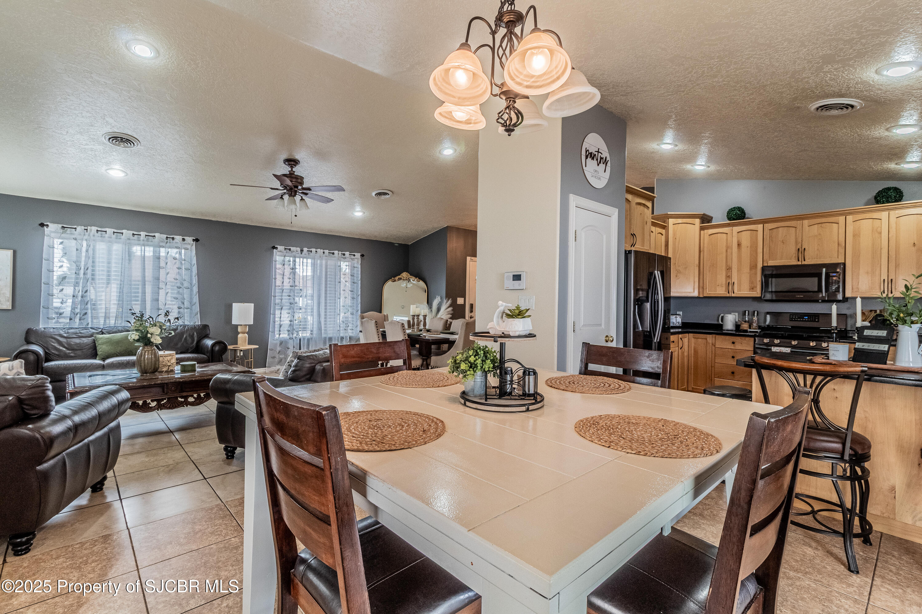 805 MESA VISTA Drive